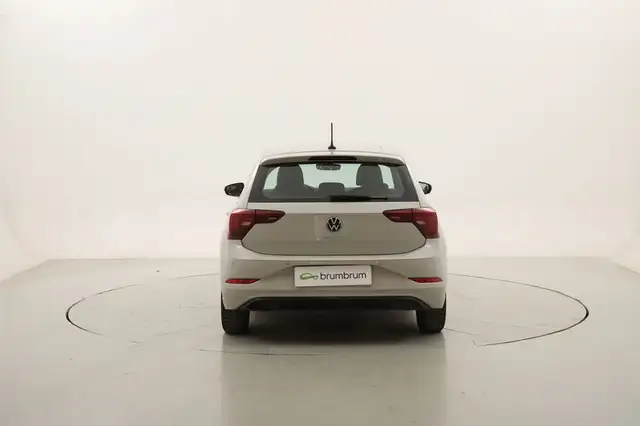Volkswagen Polo view 4