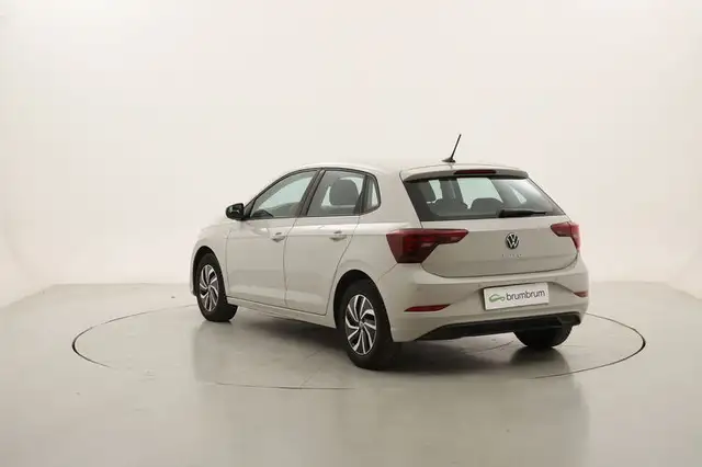 Volkswagen Polo view 3