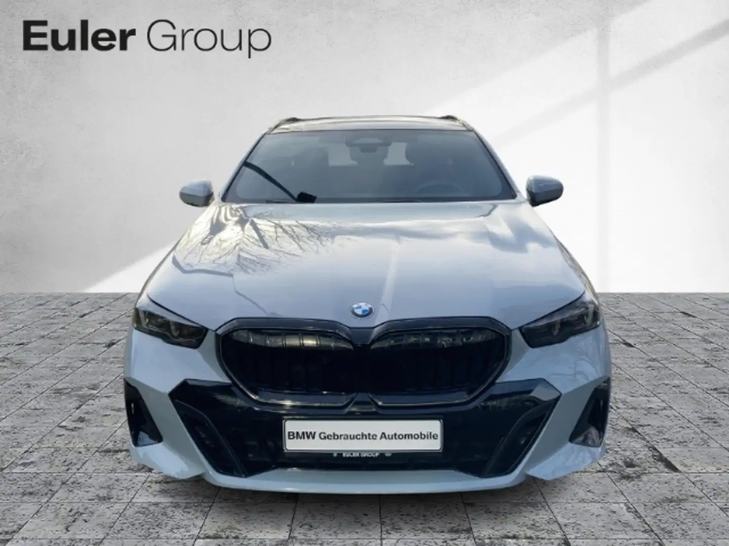 BMW 520 i M-Sport PRO Sommer19'' AHK Pano ICONIC H/K Grau - 2