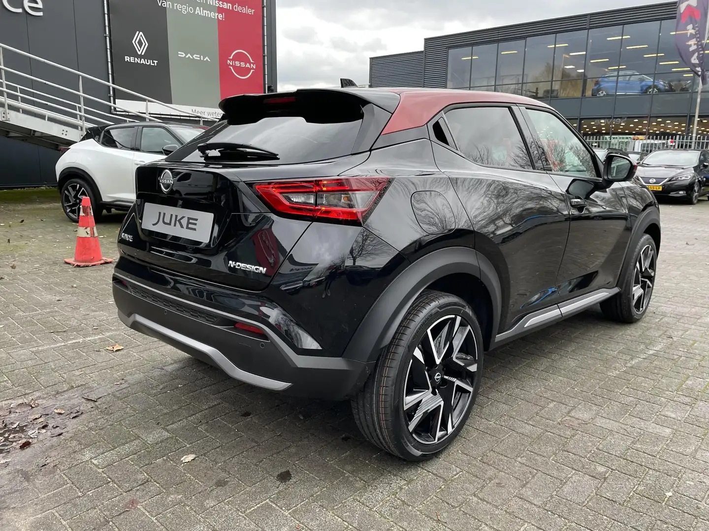 Nissan Juke 1.0 DIG-T N-Design Zwart - 2