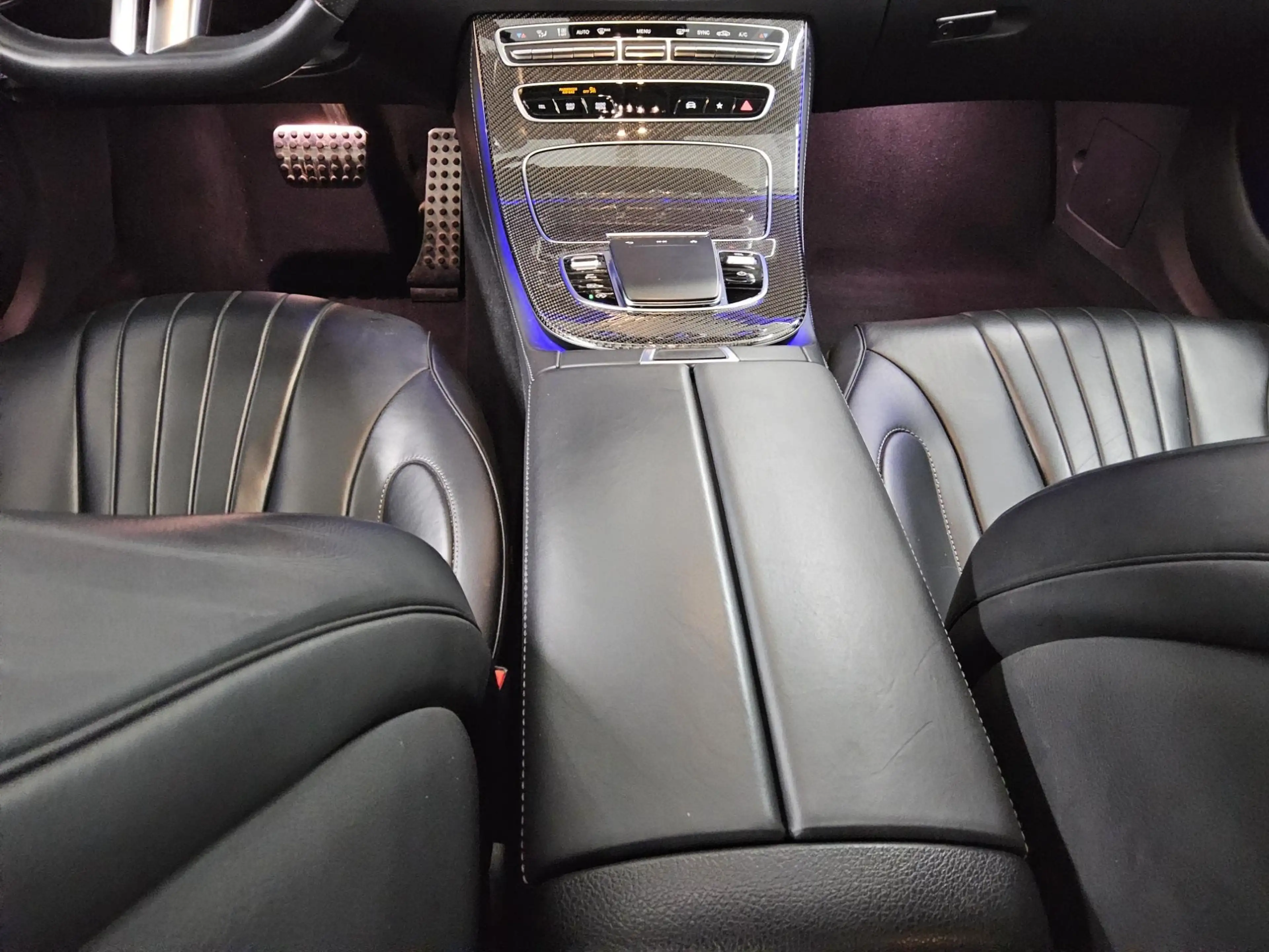 Mercedes-Benz CLS 300 d 4M AMG-Line Navi GSD Burmester HuD RFK — photo 6