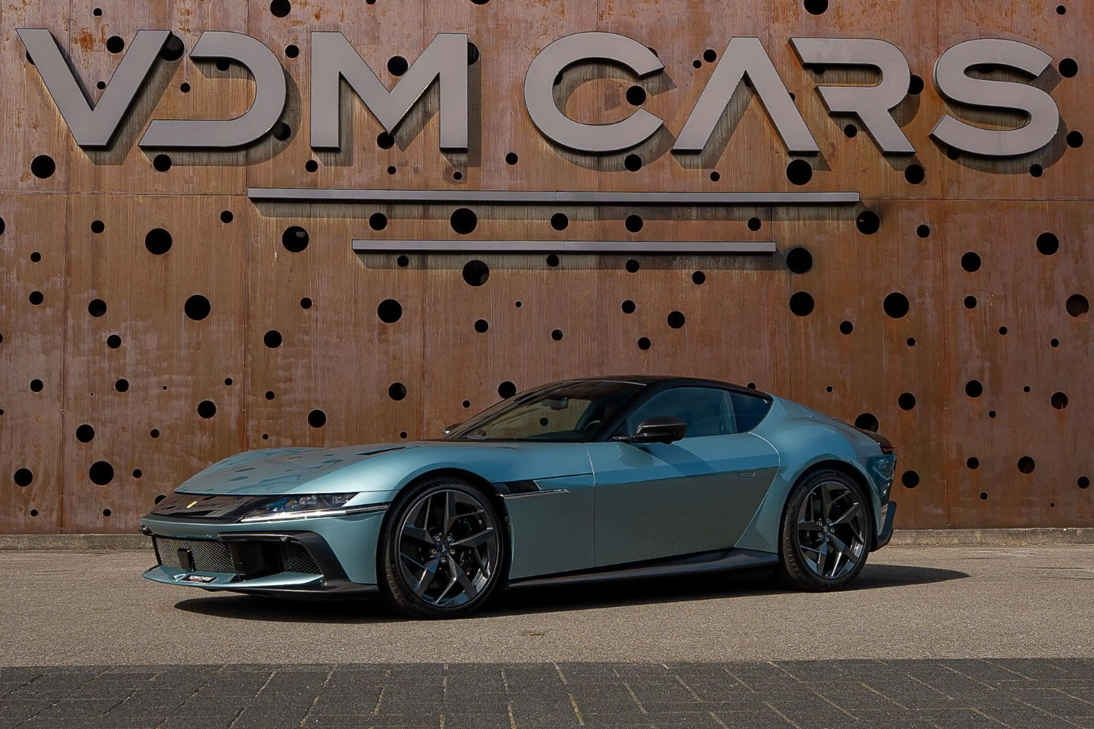 Ferrari 12 Cilindri *MATT Carbon *VOLL *LP 565.205,- *Neu