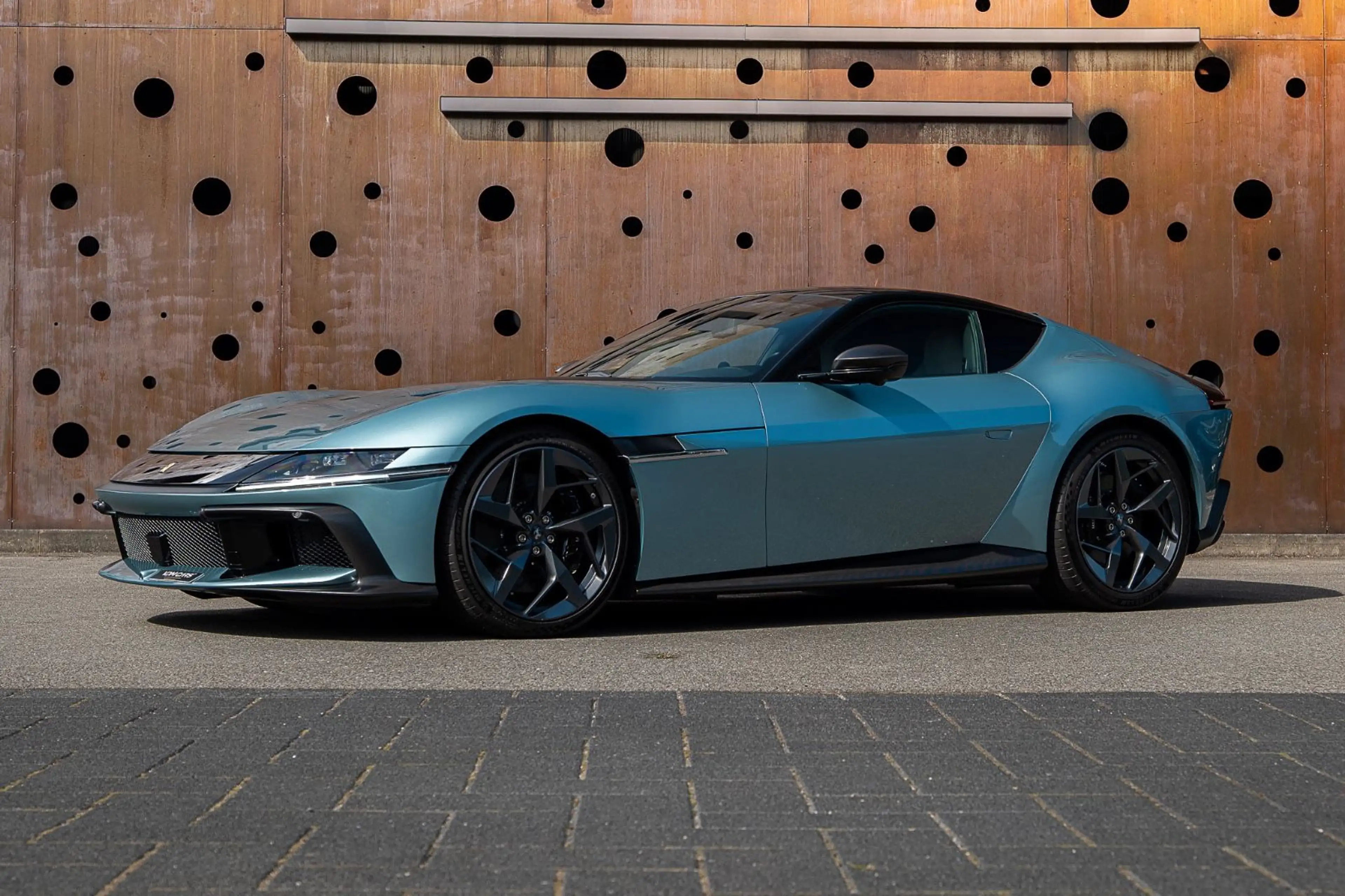 Ferrari 12 Cilindri *MATT Carbon *VOLL *LP 565.205,- *Neu — photo 2