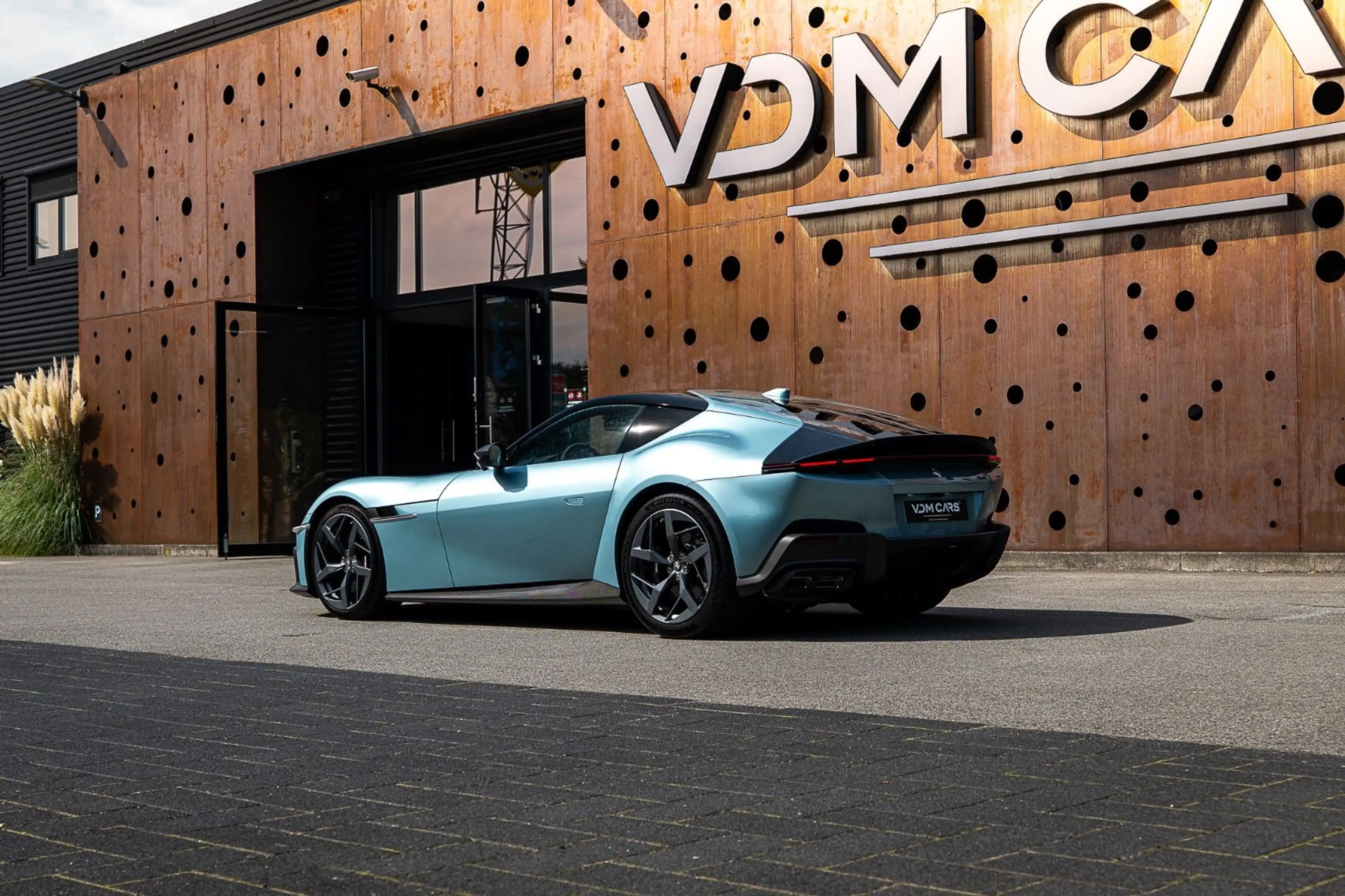 Ferrari 12 Cilindri *MATT Carbon *VOLL *LP 565.205,- *Neu — photo 10