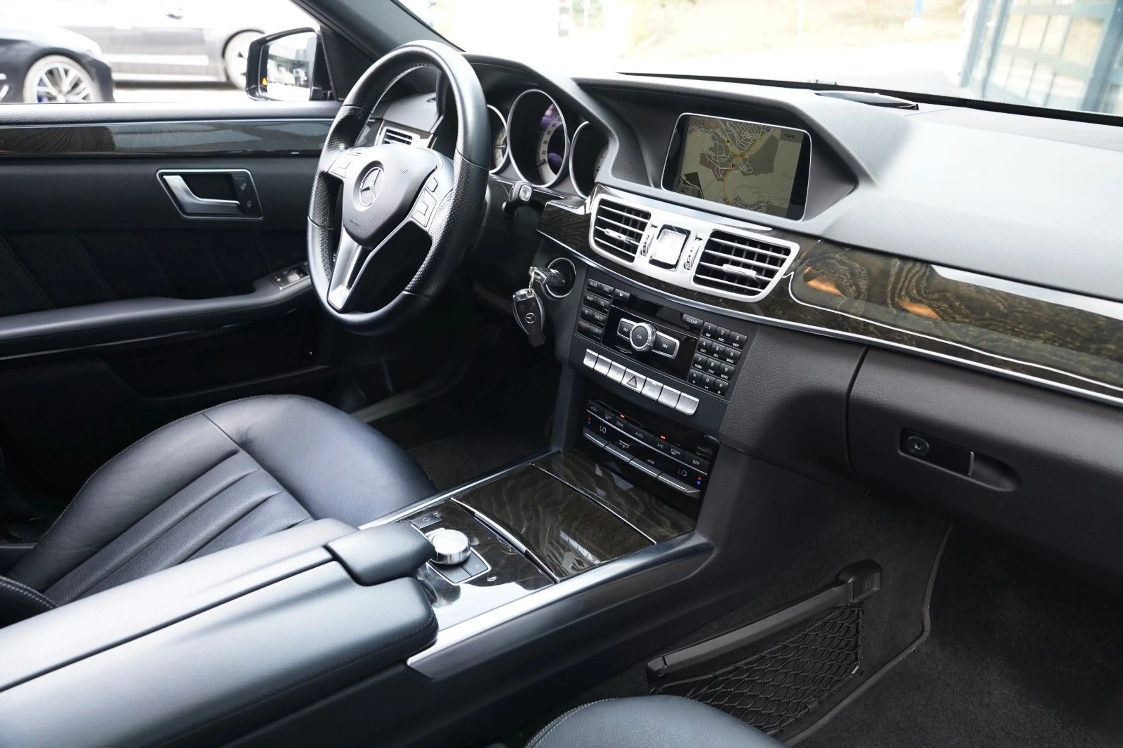 Mercedes-Benz E 250 CDI Avantgarde Comand LED Leder GSD Kamera — photo 12