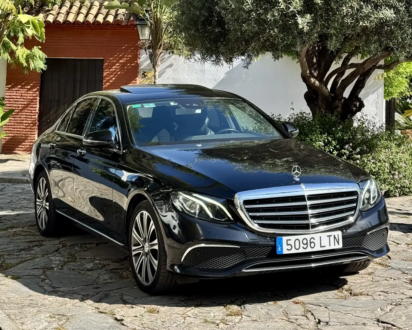Mercedes-Benz E 220 d 9G-TRONIC - 1