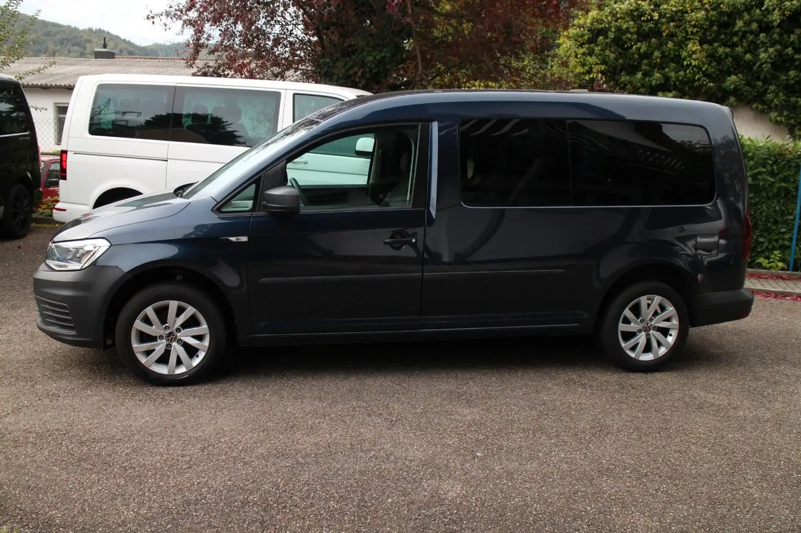 Volkswagen Caddy Maxi 2,0TDI/5.Sitz/Navi/SHZ/Xen/AHK/Alu Синій - 2