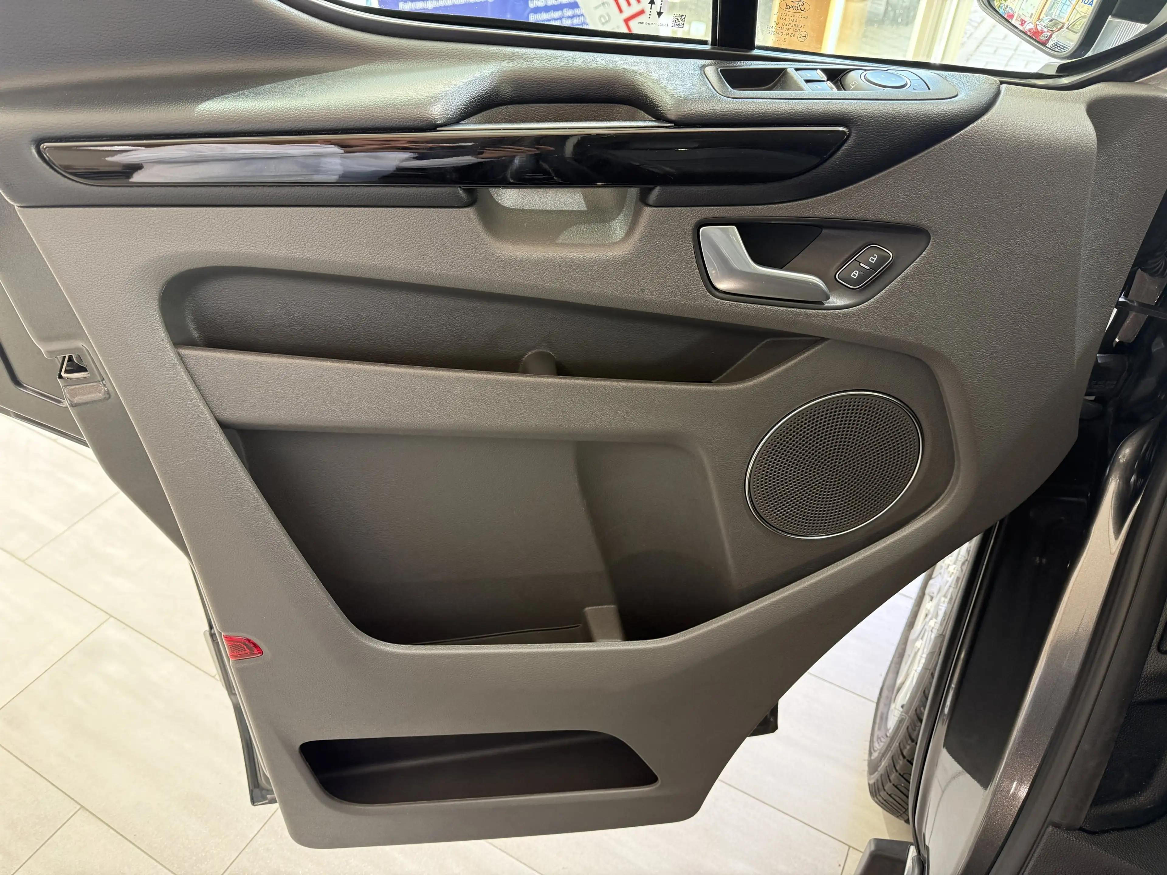 Ford Tourneo Custom L1 Tourneo Titanium X Automatik / AHK/ 230V — photo 9