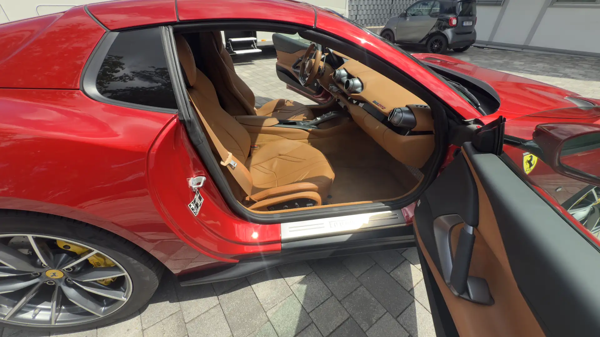 Ferrari 812 GTS Roşu - 2