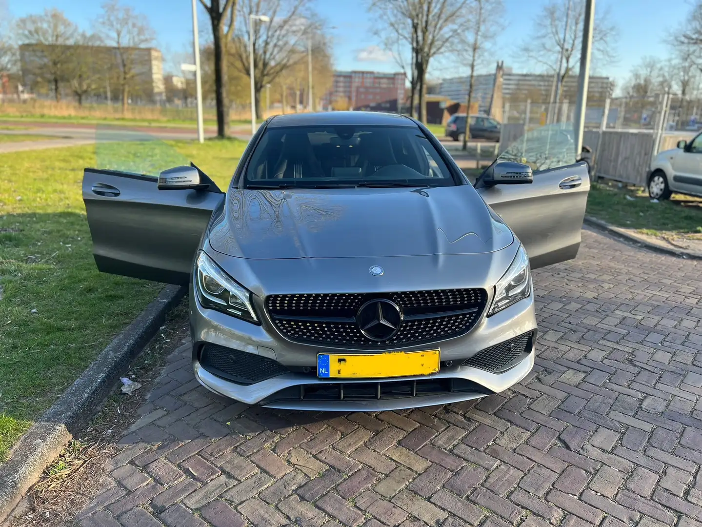 Mercedes-Benz CLA 180 CLA 180 Business Sol. AMG Grijs - 2