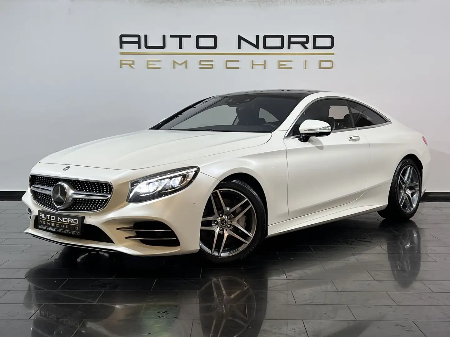 Mercedes-Benz S 560 Coupé AMG 4Matic*1.Hand*MWST*Pano*U.Frei* Weiß - 1