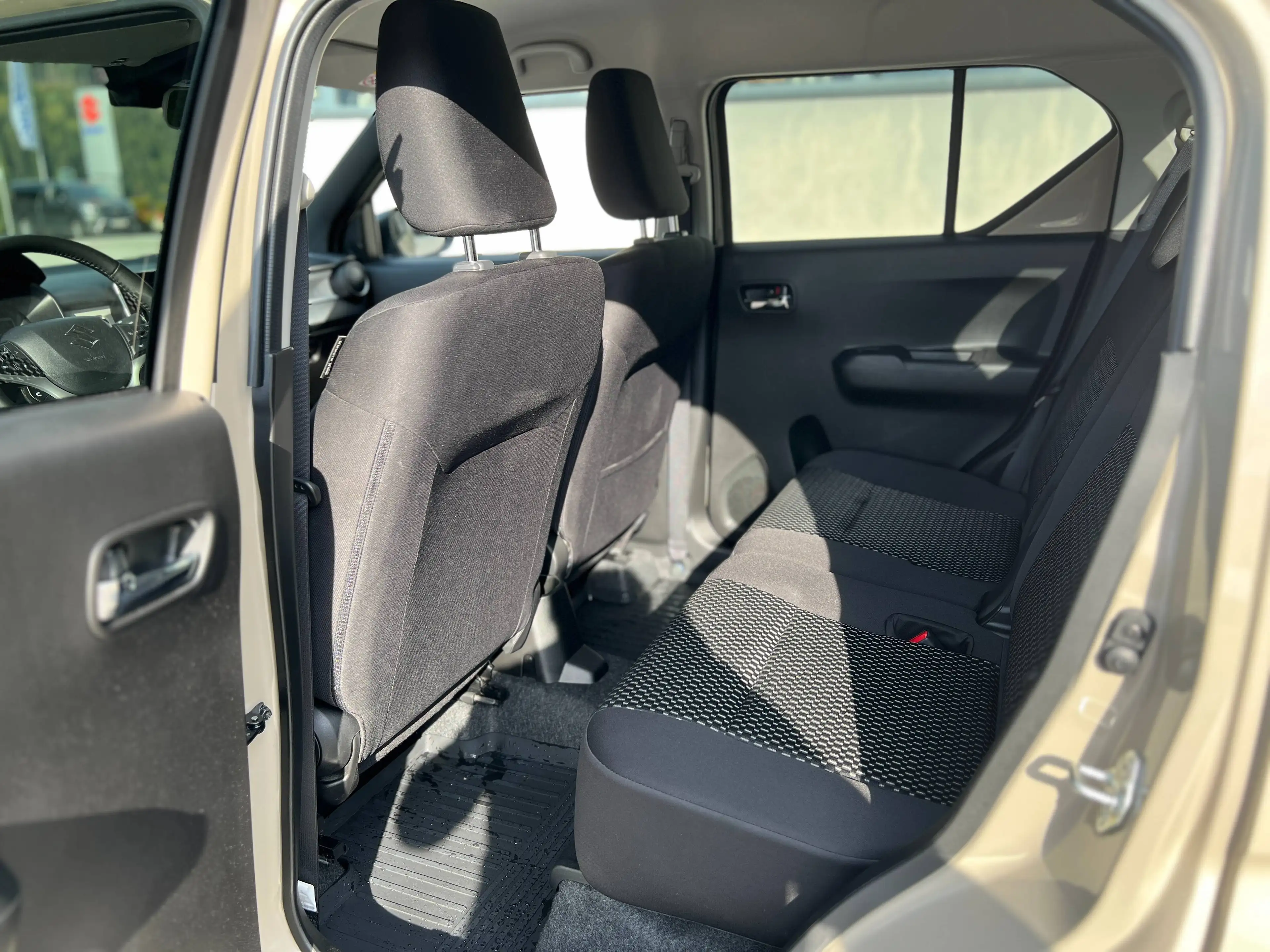 Suzuki Ignis Ignis 1,2 Dualjet Hybrid Allgrip Flash — photo 12