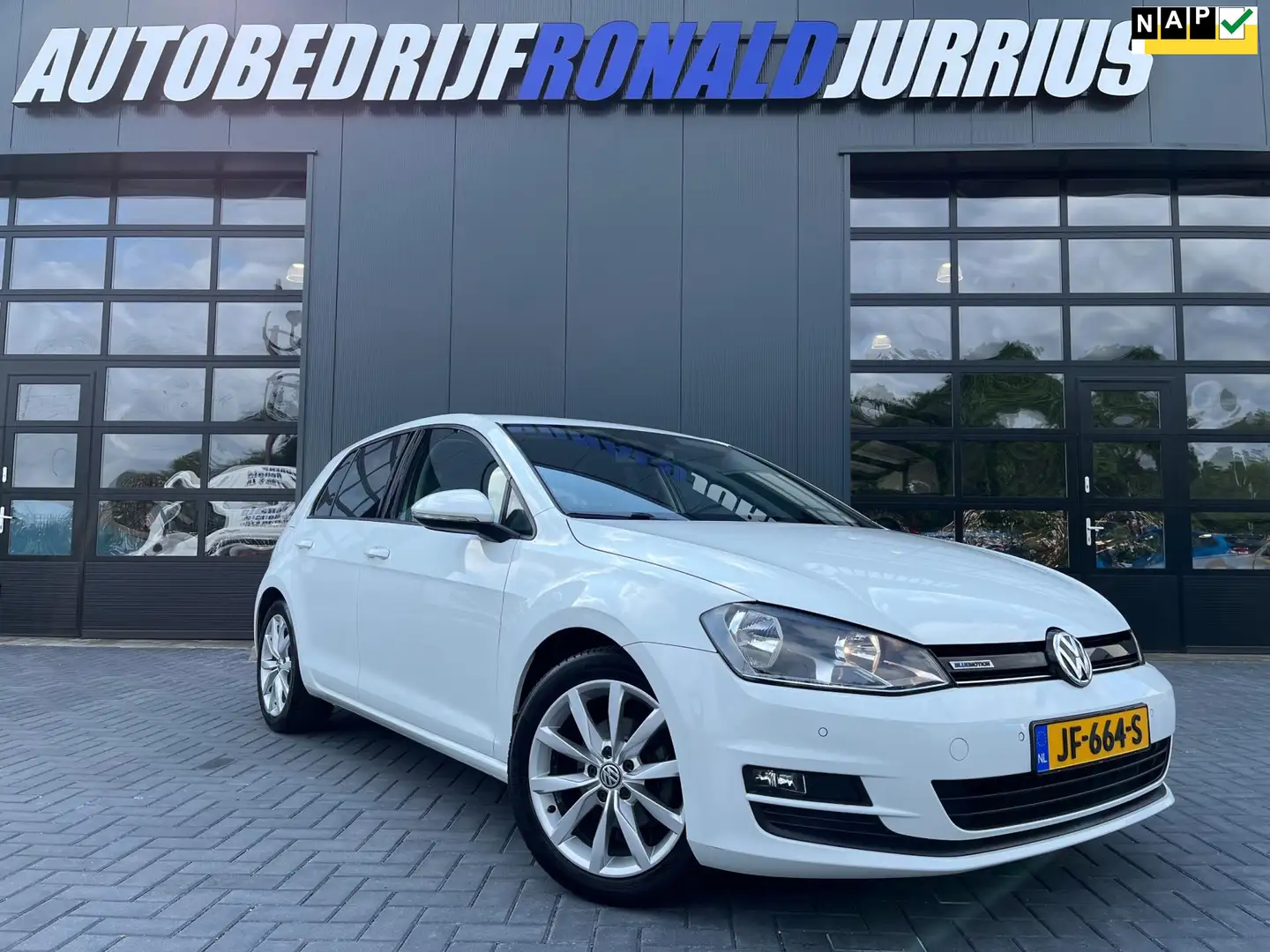 Volkswagen Golf 1.0 TSI Business Edition Connected NL.Auto/Automaa Bianco - 1