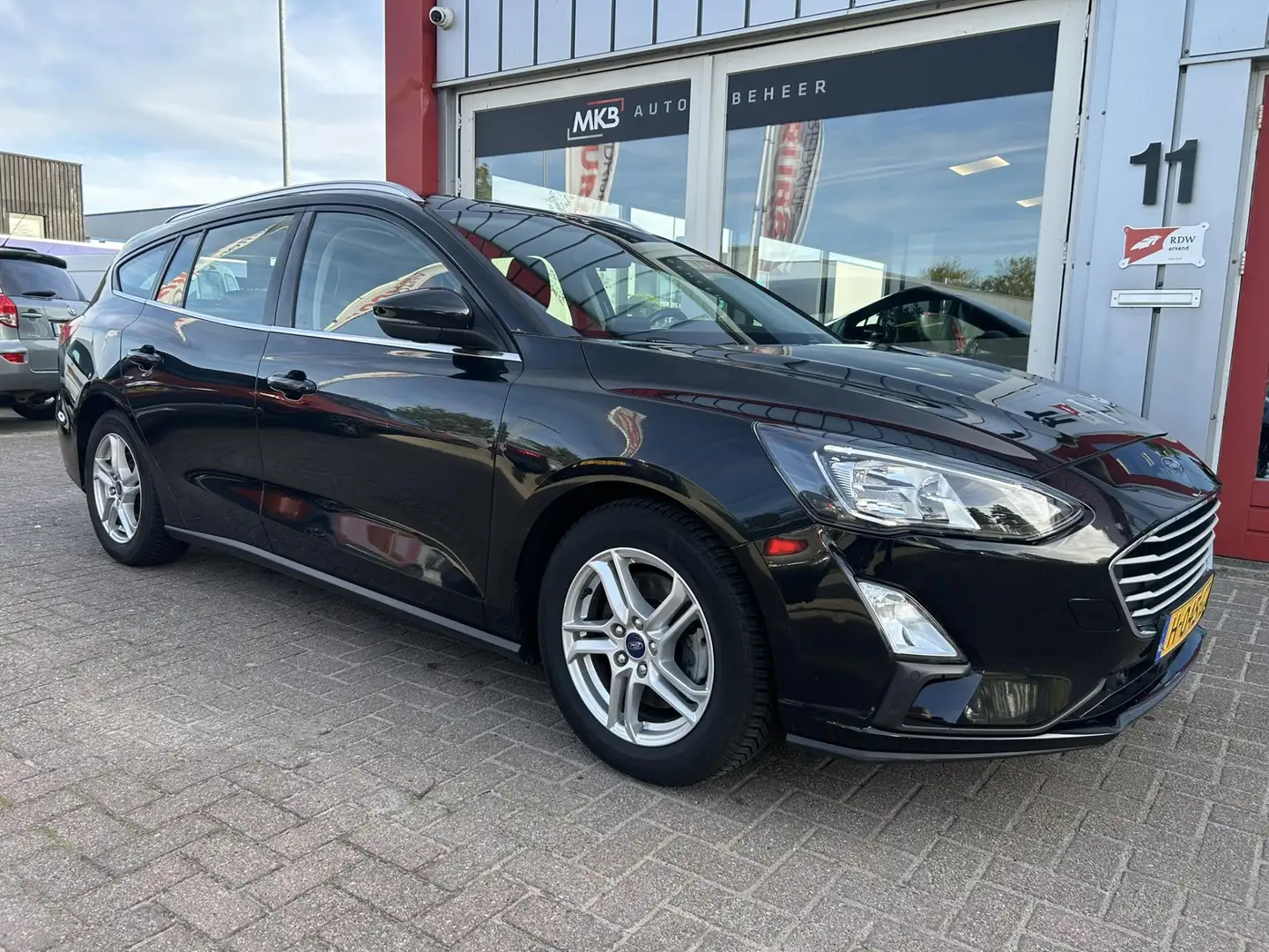 Ford Focus Wagon 1.0 EcoBoost Trend Edition Business 1e Eigen Zwart - 2