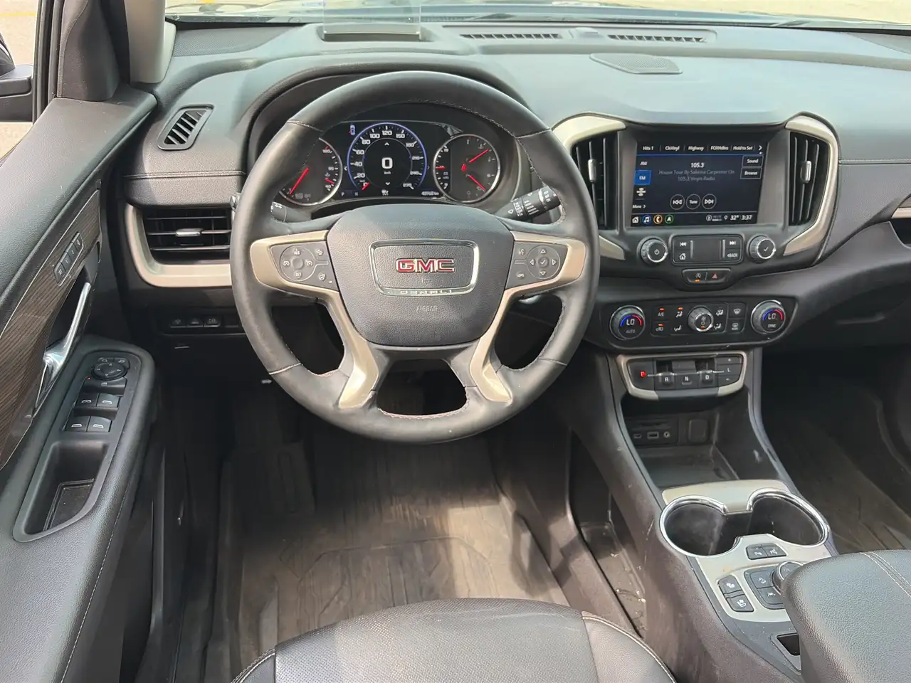 GMC Terrain photo GMC Terrain