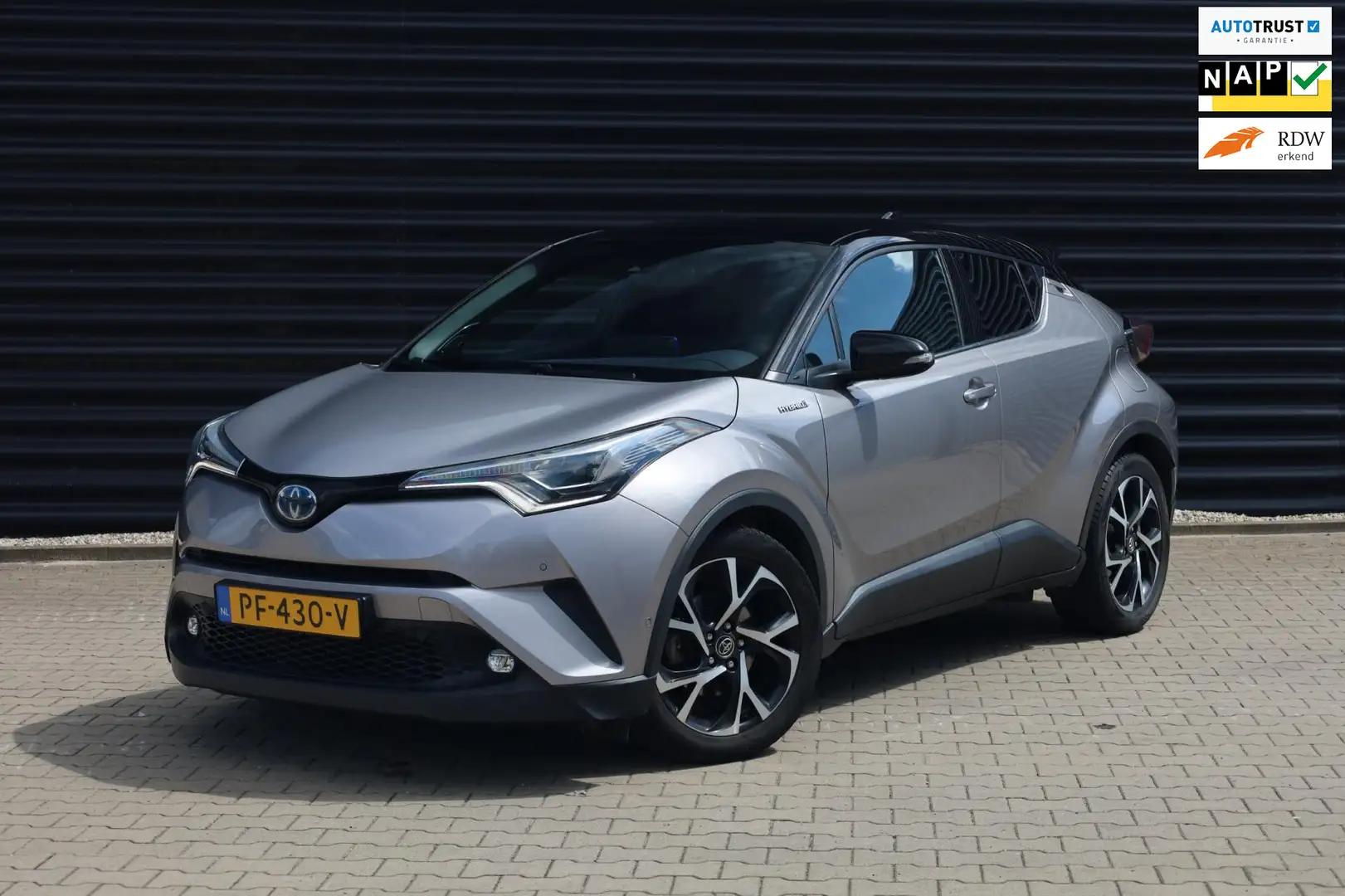 Toyota C-HR 1.8 Hybrid Bi-Tone Plus / LEER / CAMERA / STOELVER Gris - 1