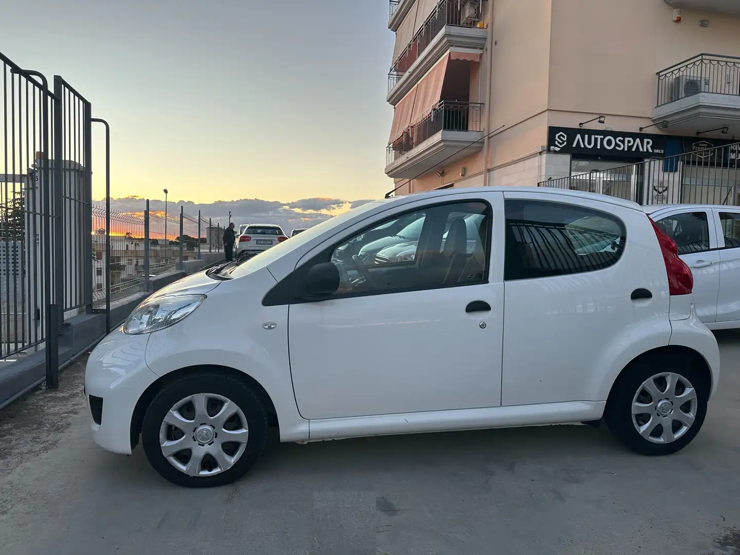 Peugeot 107 107 2005 1.0 12v Access (desir) 5p FL Blanc - 2
