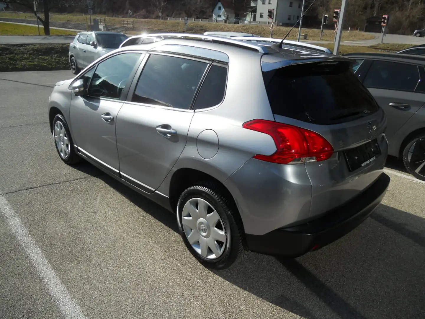 Peugeot 2008 1,6 BHDI 100Su.S Active Grau - 2