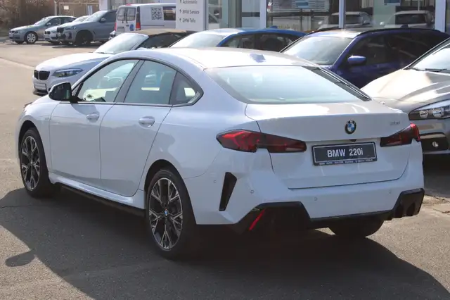 BMW 2 Series view 5