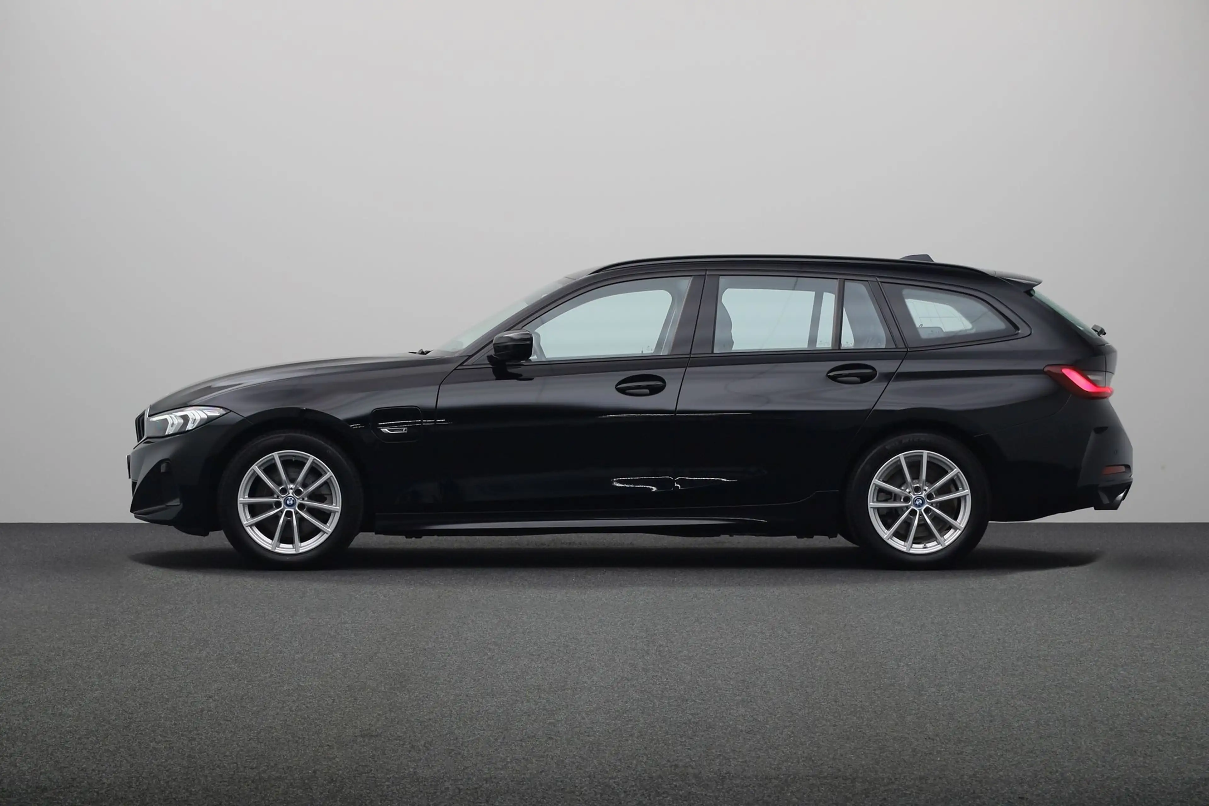 BMW 330 3-serie Touring 330e | Widescreen Display | PDC | — photo 15