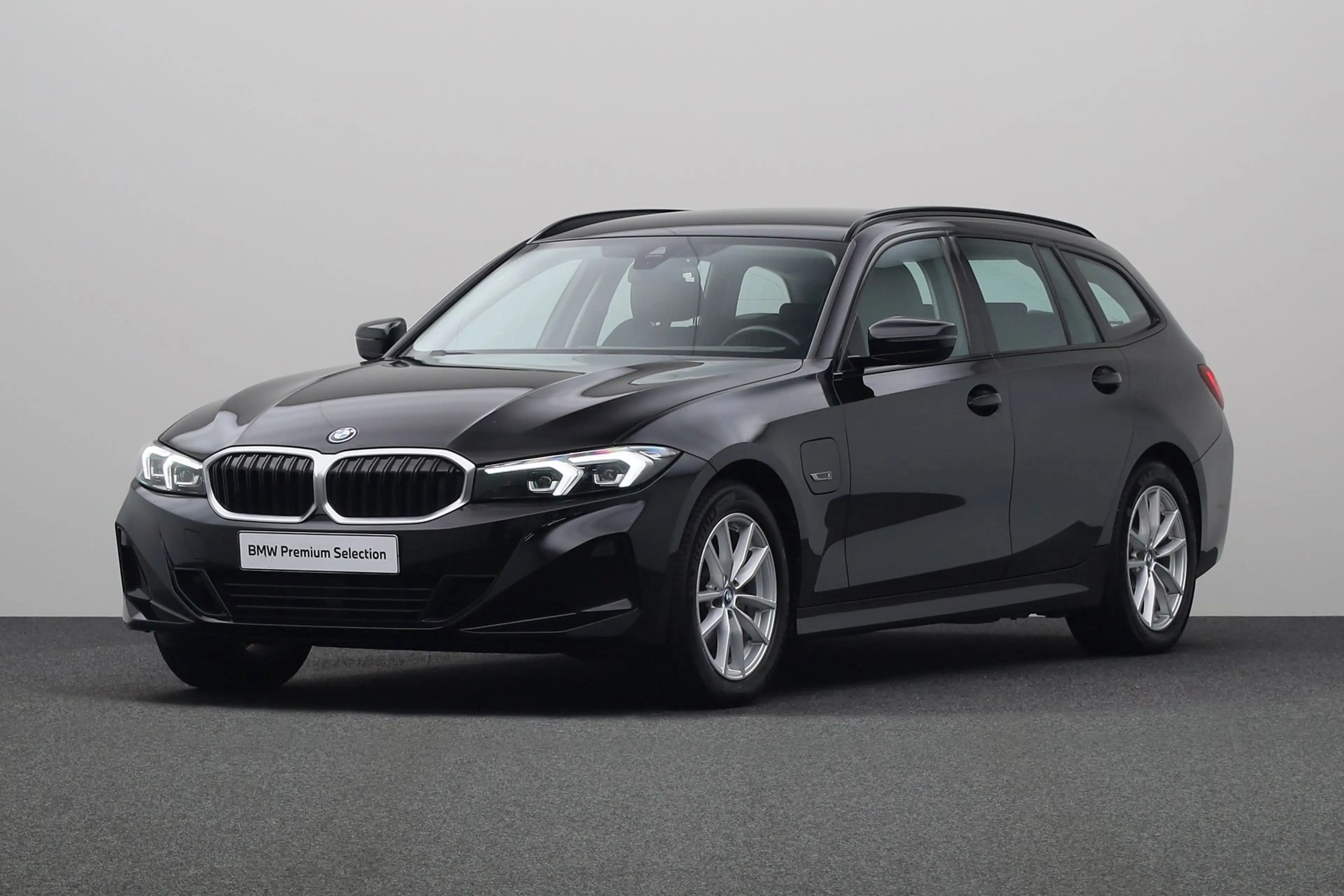 BMW 330 3-serie Touring 330e | Widescreen Display | PDC |