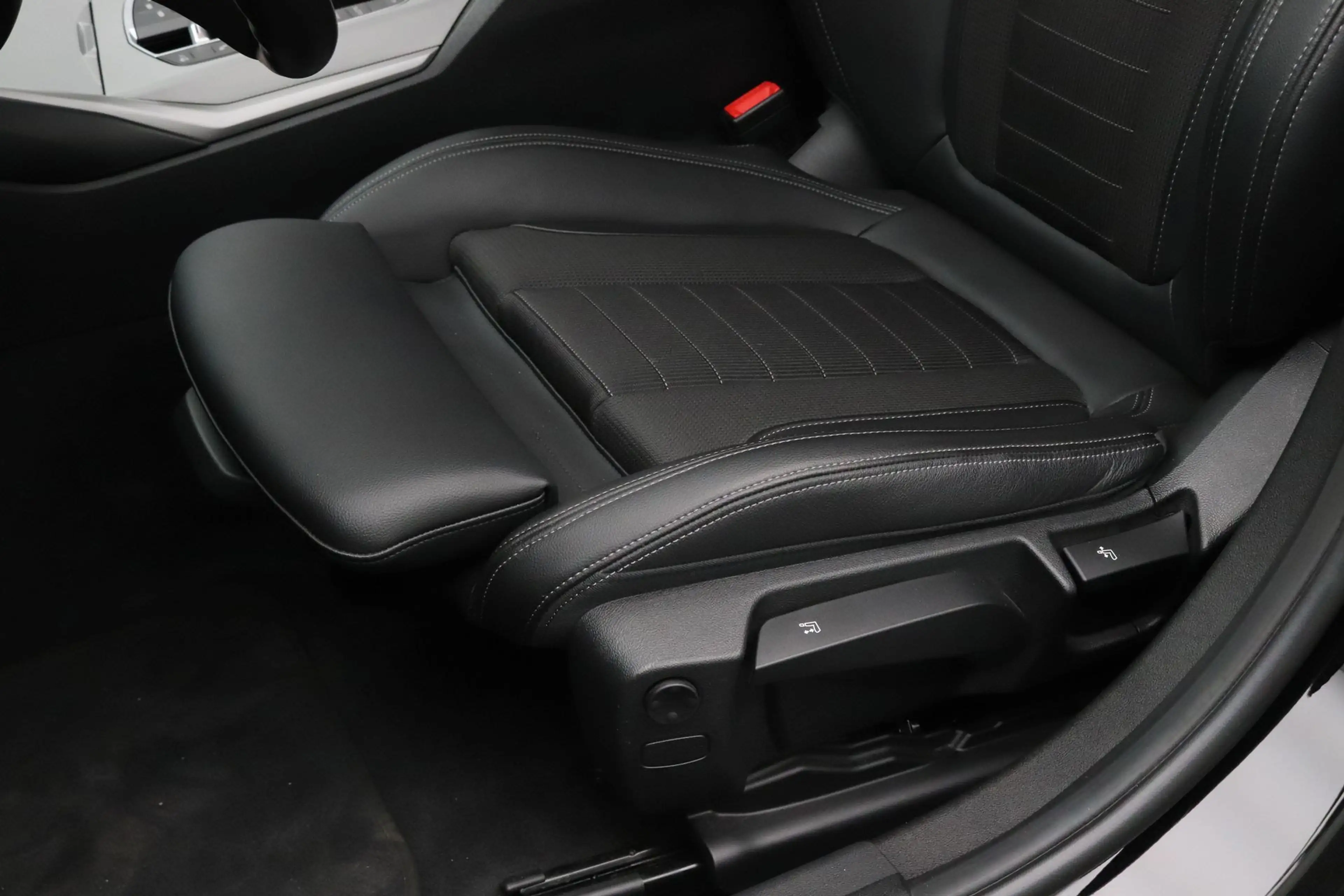 BMW 330 3-serie Touring 330e | Widescreen Display | PDC | — photo 4