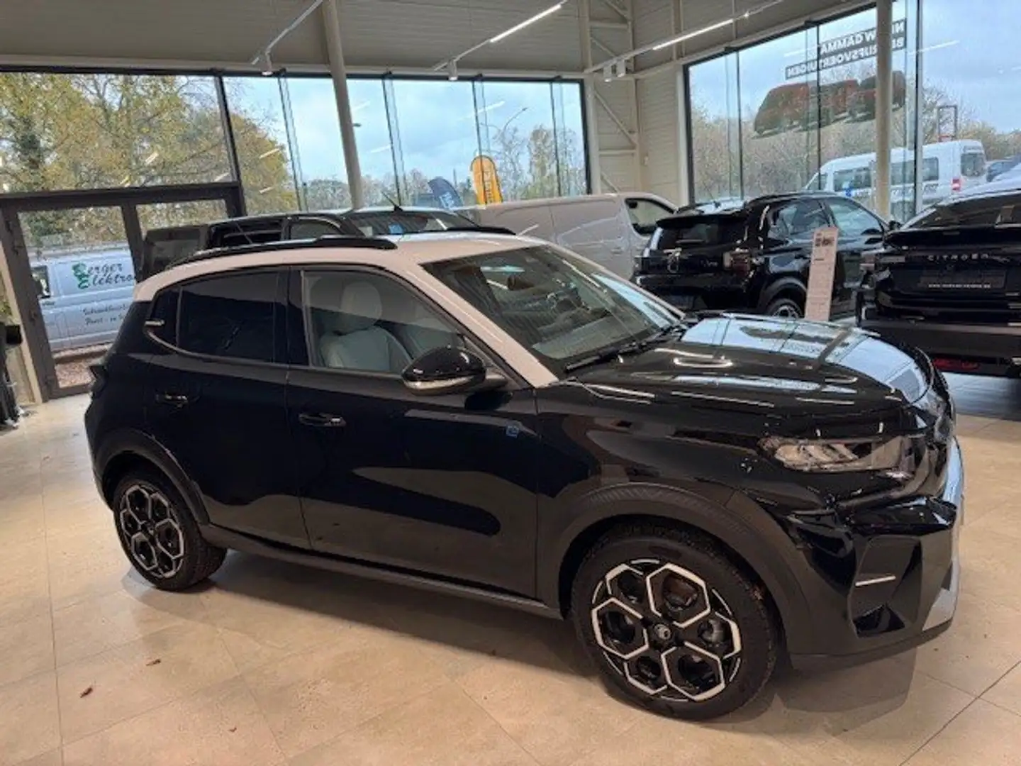 Citroen C3 e-C3 MAX Zwart - 2