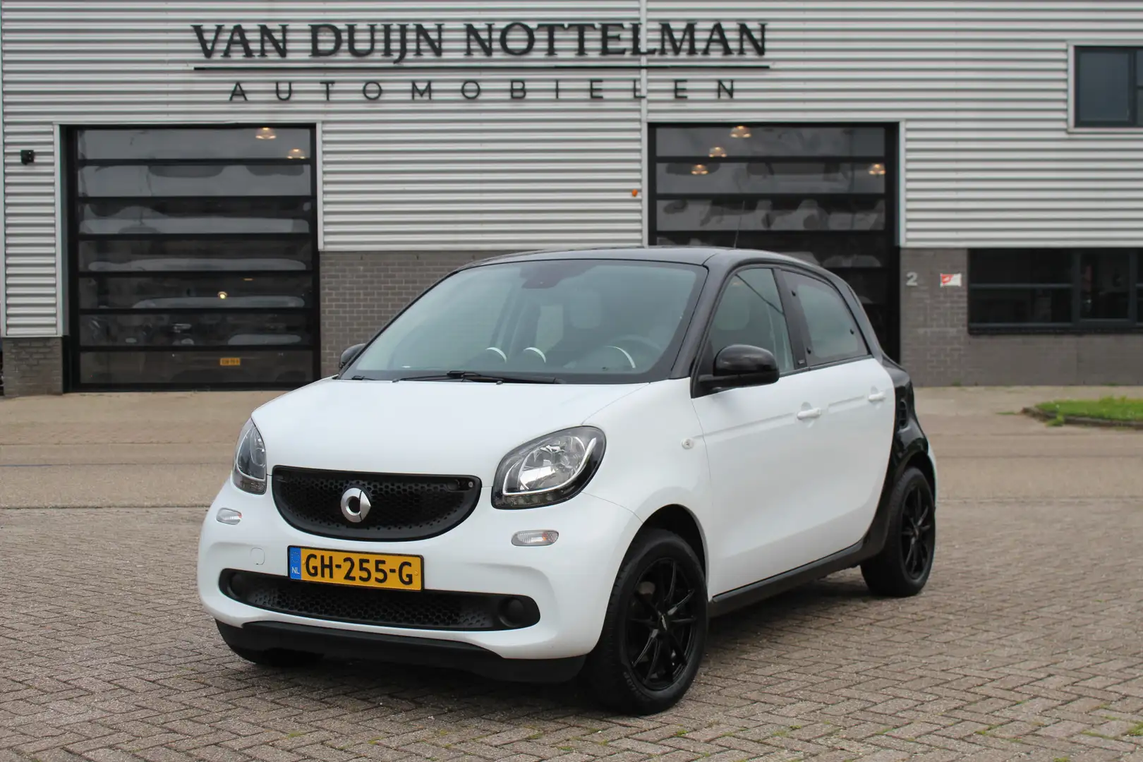 smart forFour 1.0 Passion / Panoramadak / Navigatie / N.A.P. Wit - 1