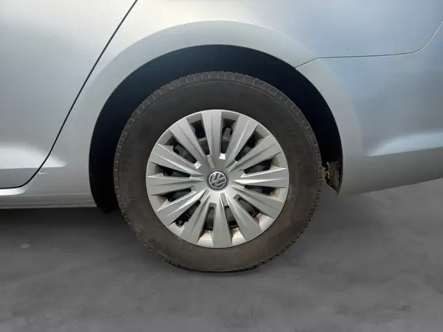 Volkswagen Golf view 18