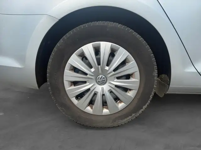 Volkswagen Golf view 17