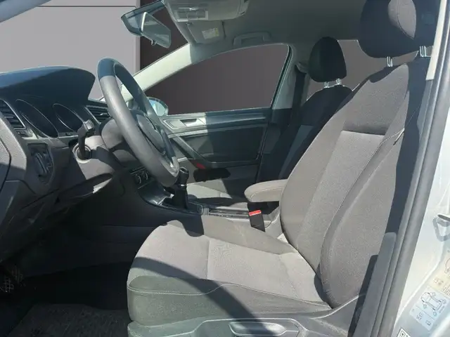 Volkswagen Golf view 12