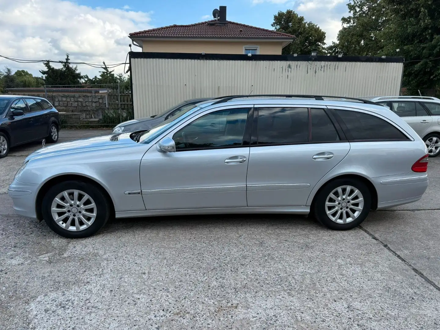Mercedes-Benz E 200 T-Modell  Kompressor*TUV NEU* Argent - 2