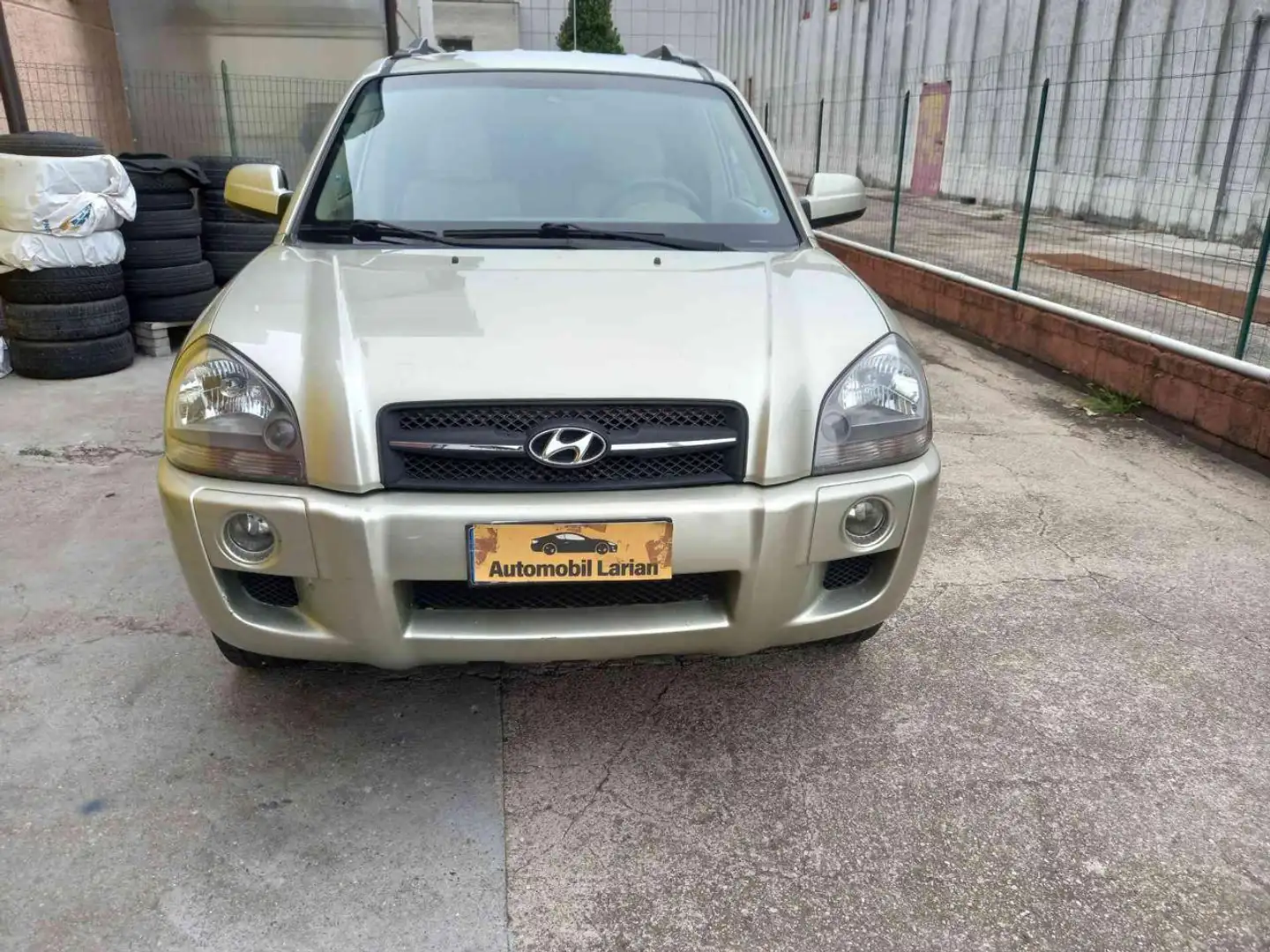 Hyundai TUCSON 2.0 CRDi VGT Active 4x4 NEOPATENTATI Beige - 2