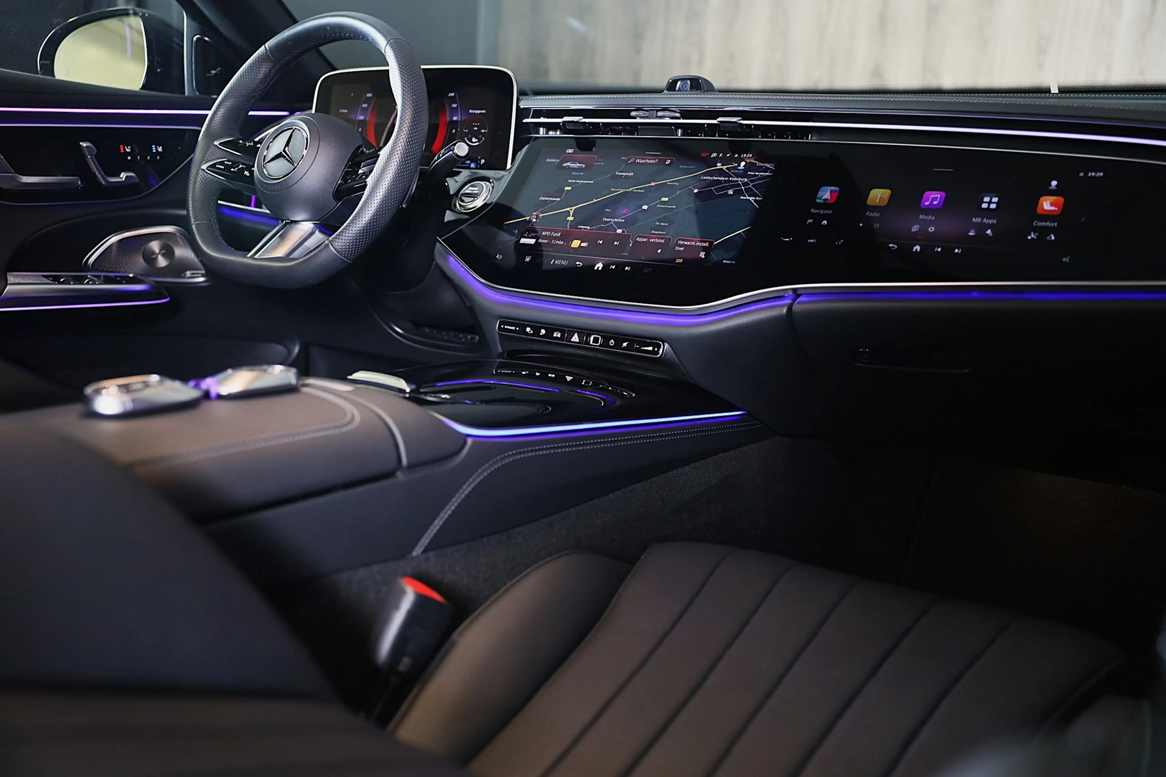 Mercedes-Benz E 300 e AMG 53 Look / Massage / Burmester 4D / Head Up / — photo 6