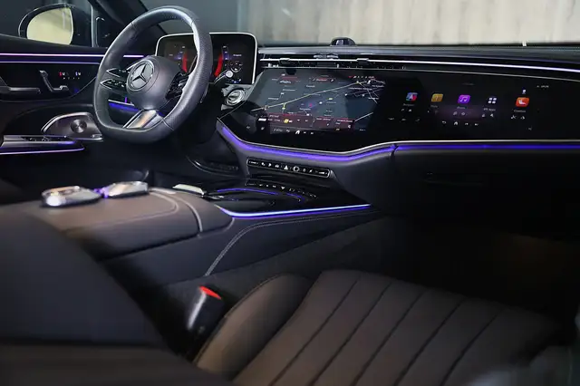 Mercedes-Benz E-Class view 6