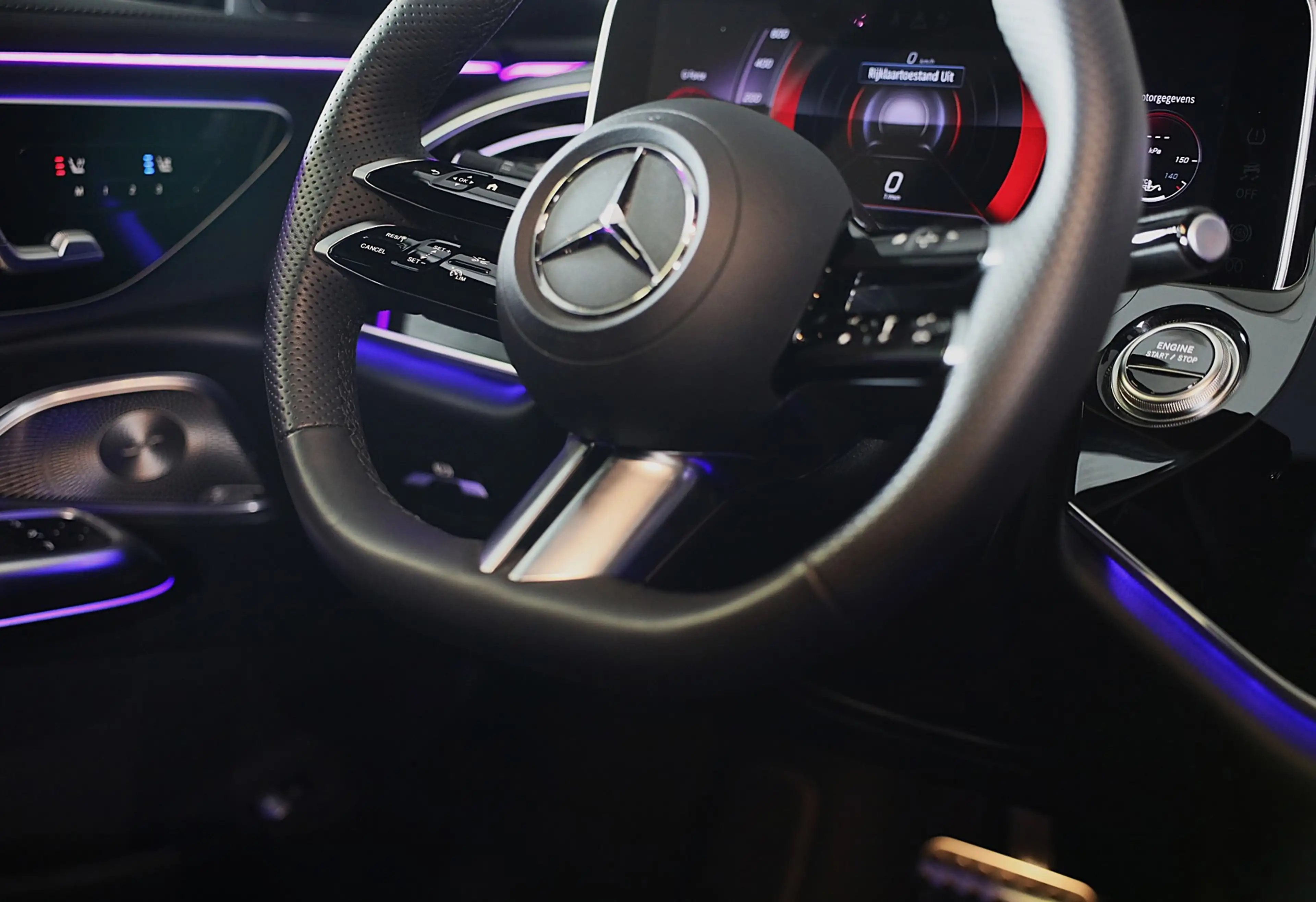 Mercedes-Benz E 300 e AMG 53 Look / Massage / Burmester 4D / Head Up / — photo 40