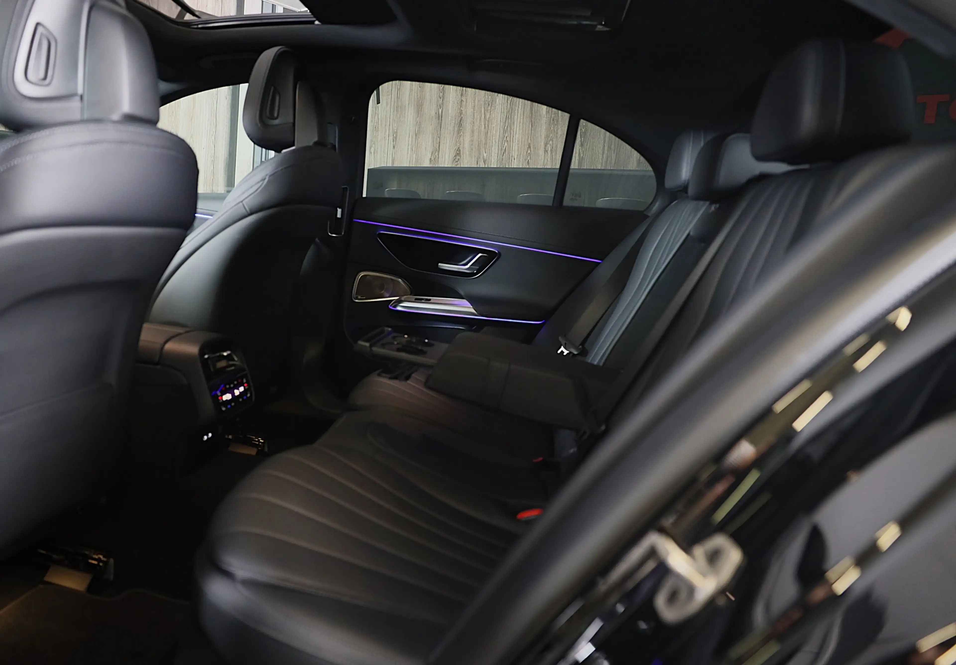 Mercedes-Benz E 300 e AMG 53 Look / Massage / Burmester 4D / Head Up / — photo 14