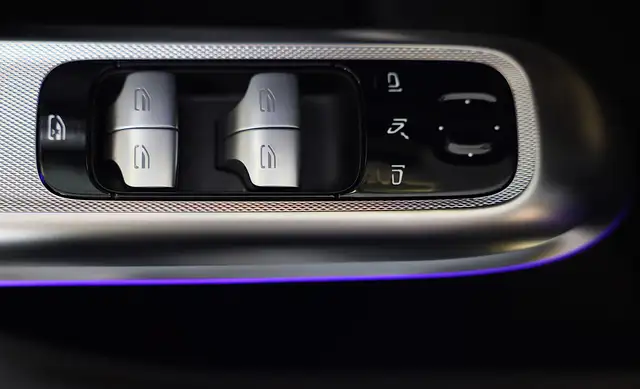 Mercedes-Benz E-Class view 19