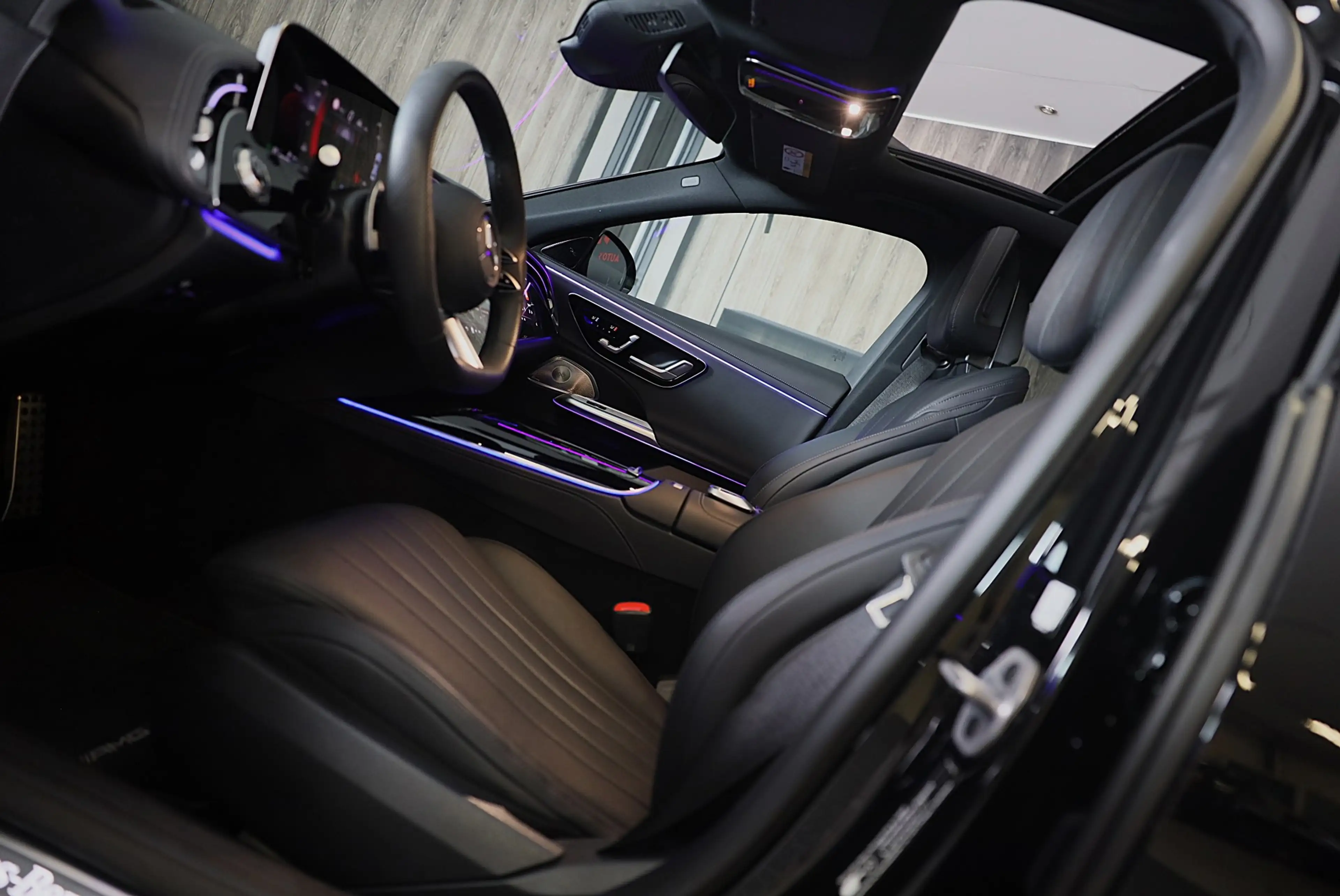 Mercedes-Benz E 300 e AMG 53 Look / Massage / Burmester 4D / Head Up / — photo 8