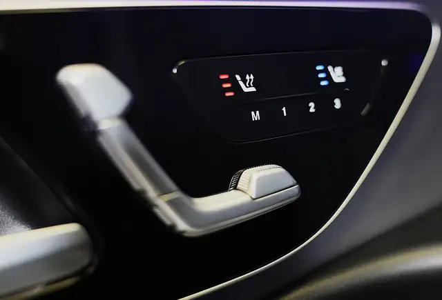 Mercedes-Benz E-Class view 10