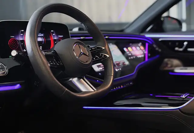 Mercedes-Benz E-Class view 21