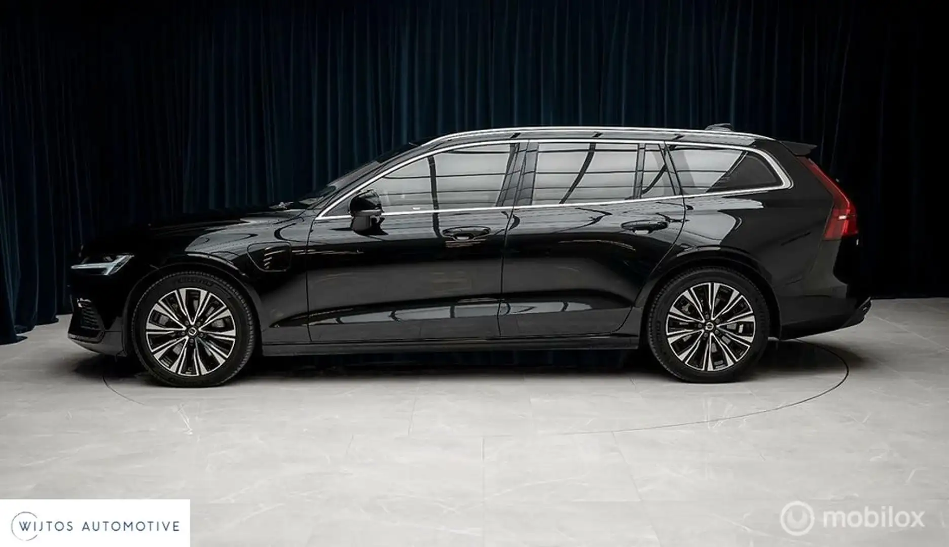 Volvo V60 2.0 T6 Plug-in hybrid 350pk AWD Core Bright Long Zwart - 2