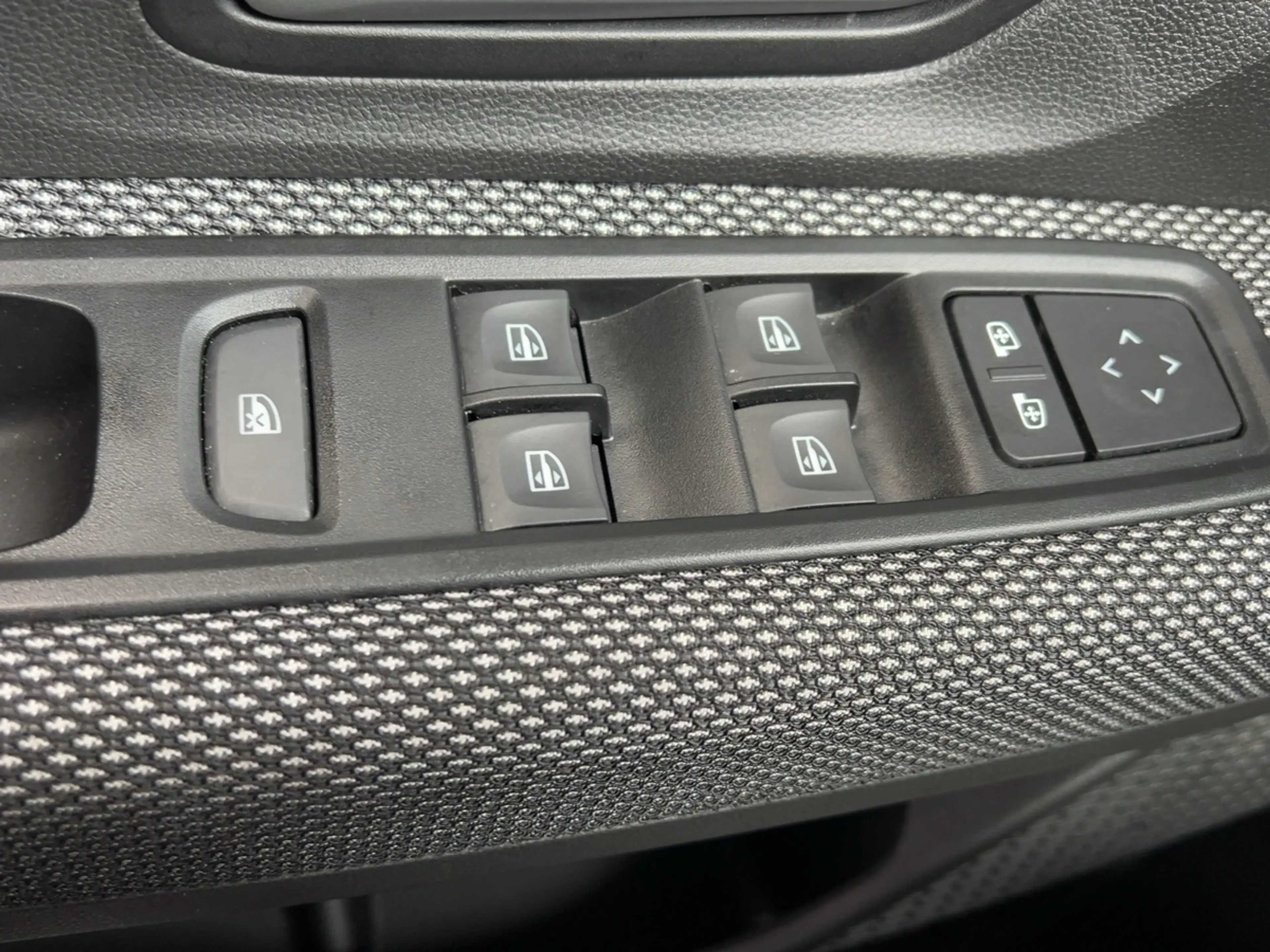 Dacia Jogger Expression TCe 110 7-Sitzer PDC KLIMA ABS — photo 17