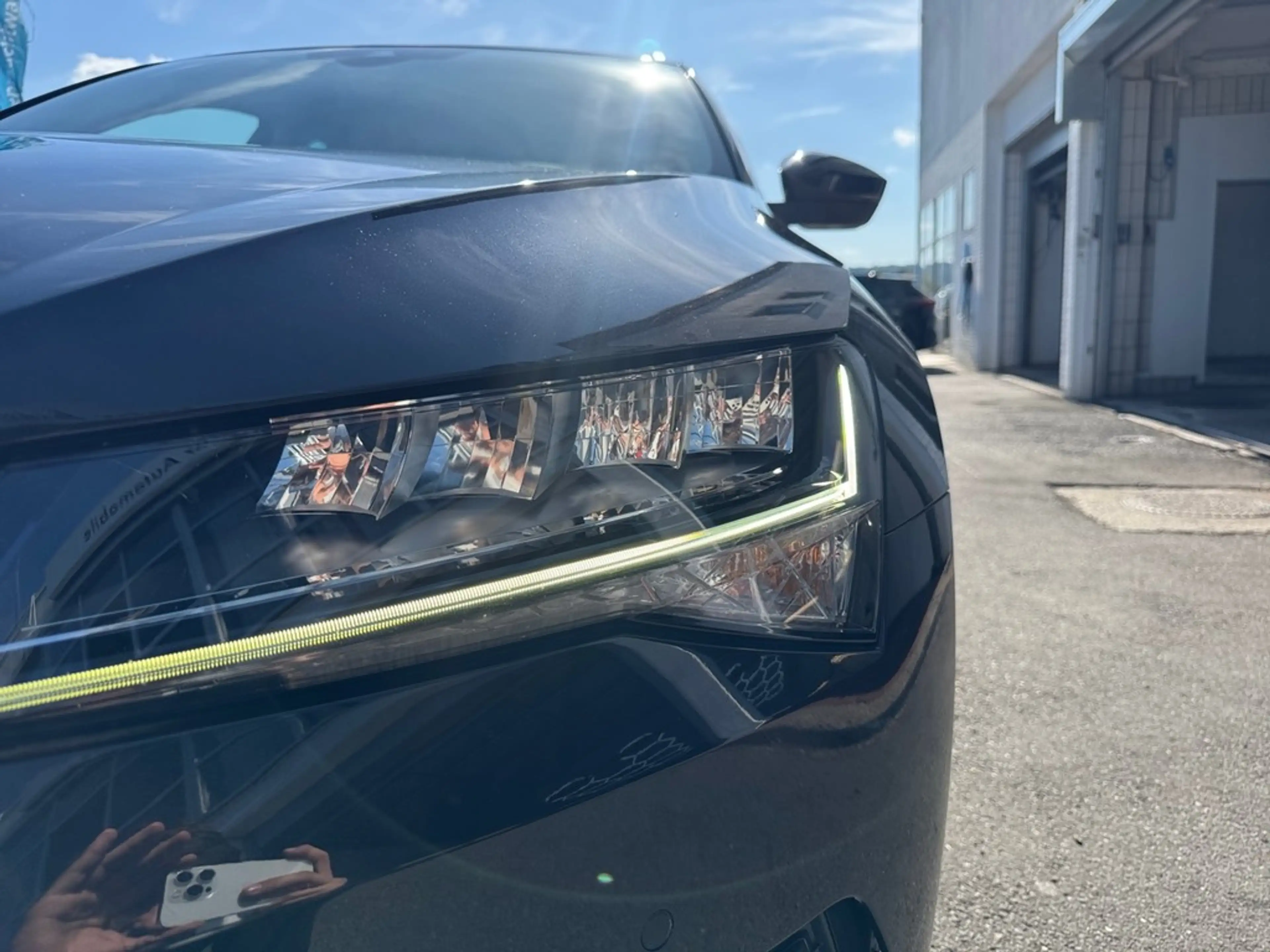 Skoda Superb 2,0 TDI DSG — photo 2