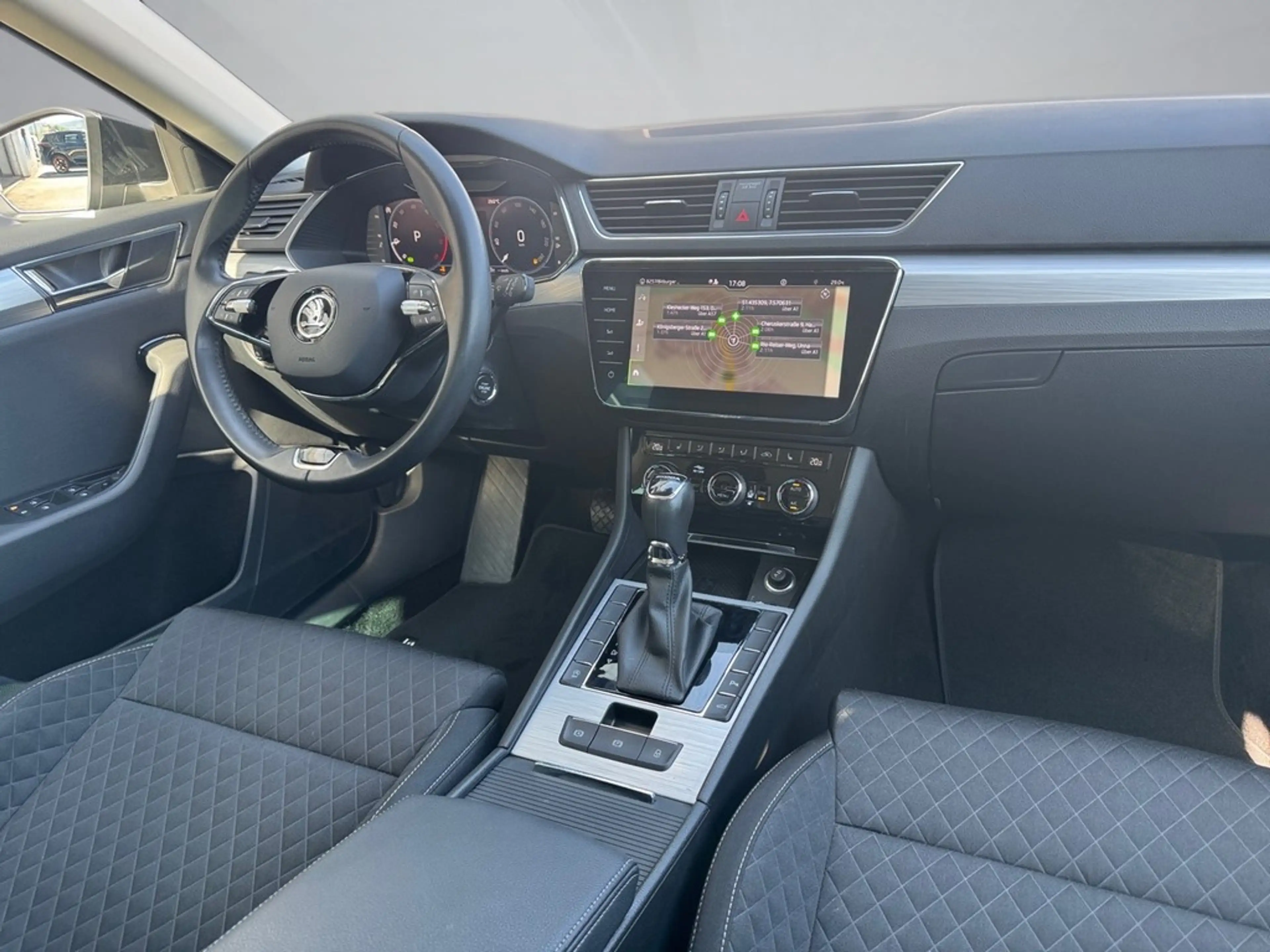 Skoda Superb 2,0 TDI DSG — photo 12