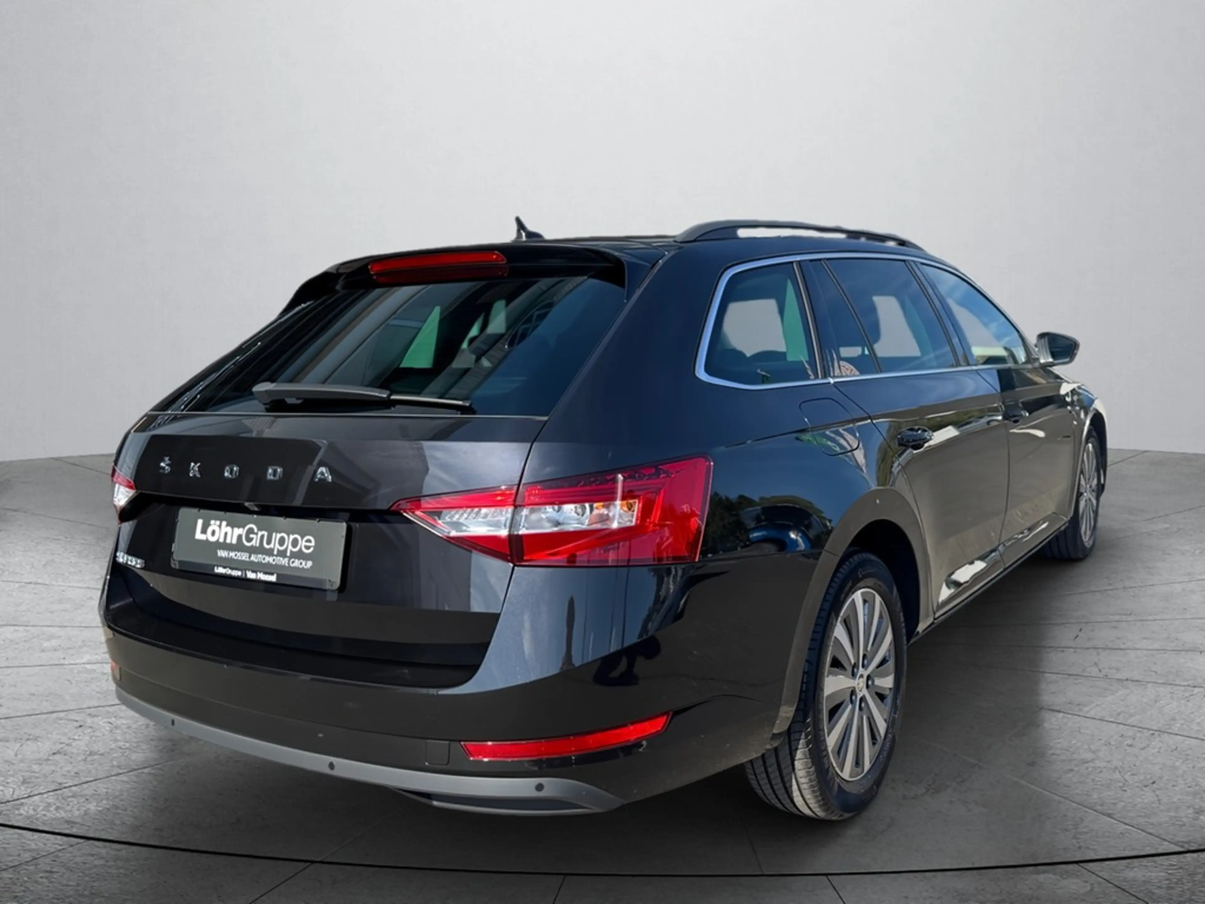 Skoda Superb 2,0 TDI DSG — photo 5