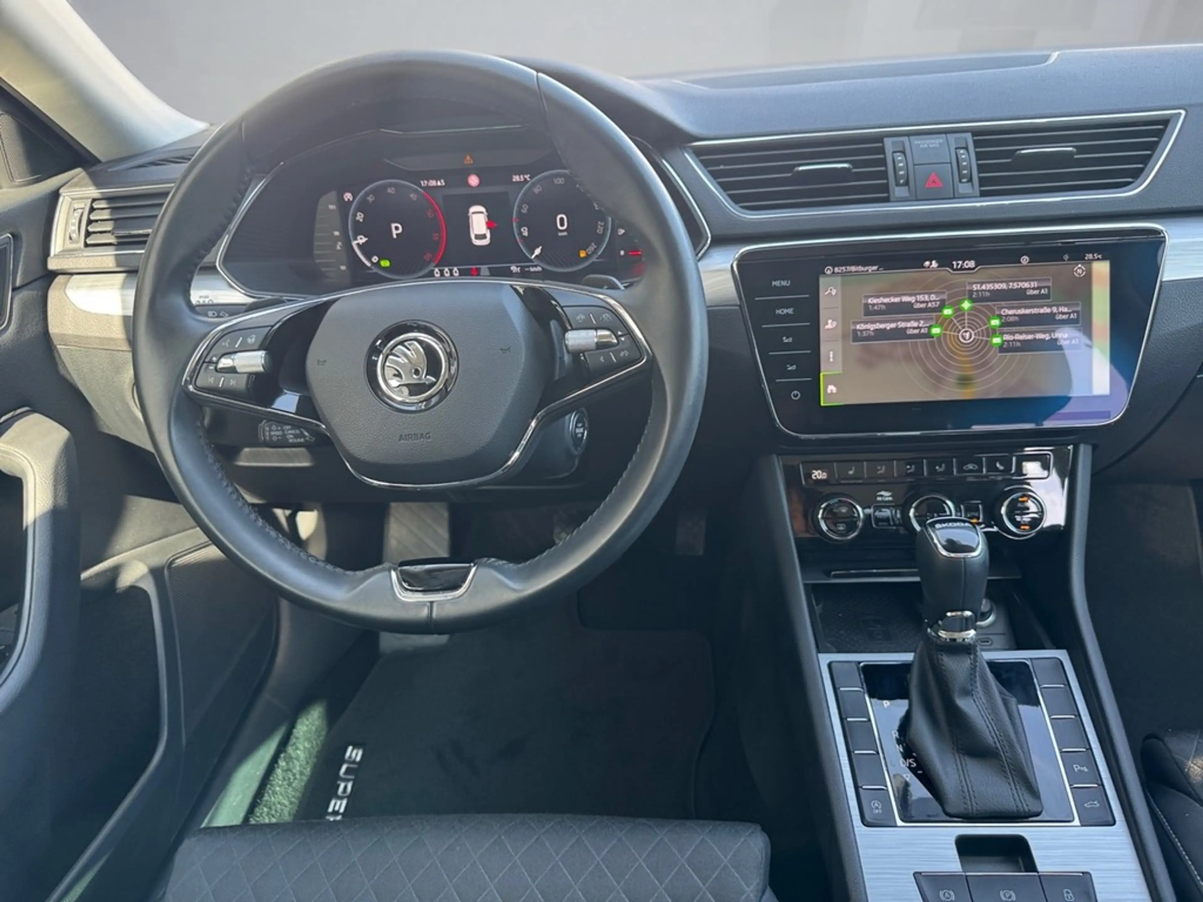Skoda Superb 2,0 TDI DSG — photo 10