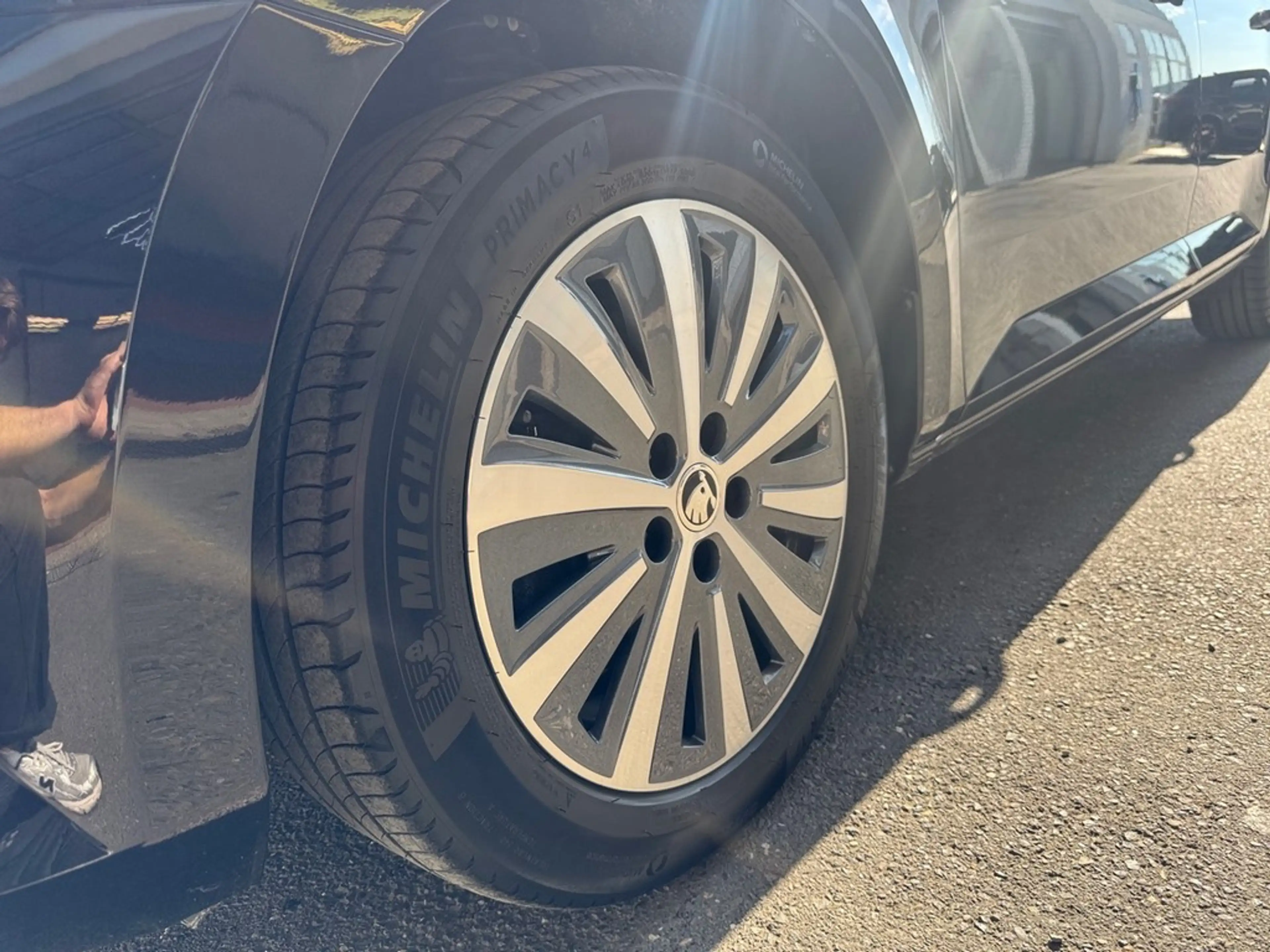 Skoda Superb 2,0 TDI DSG — photo 3