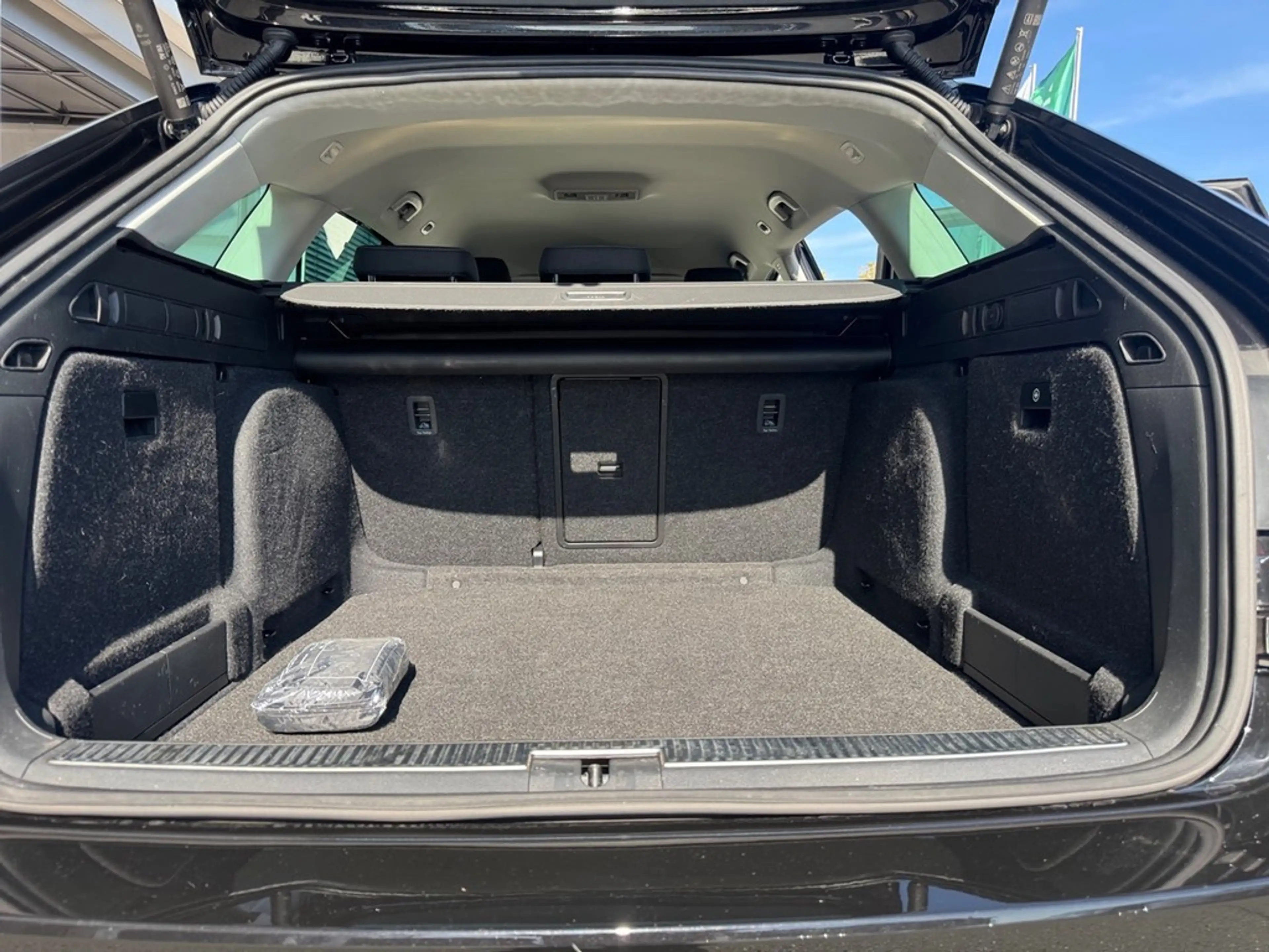 Skoda Superb 2,0 TDI DSG — photo 13