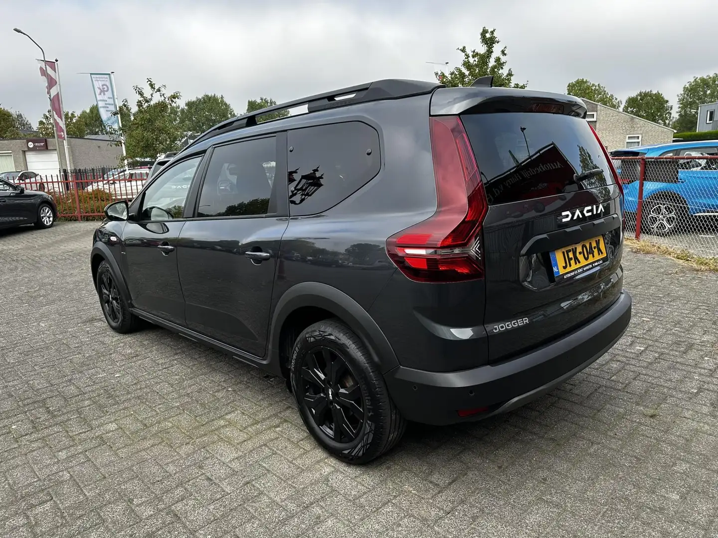 Dacia Jogger 1.0 TCe 110 Extreme 7p. Camera | Apple Carplay Grijs - 2